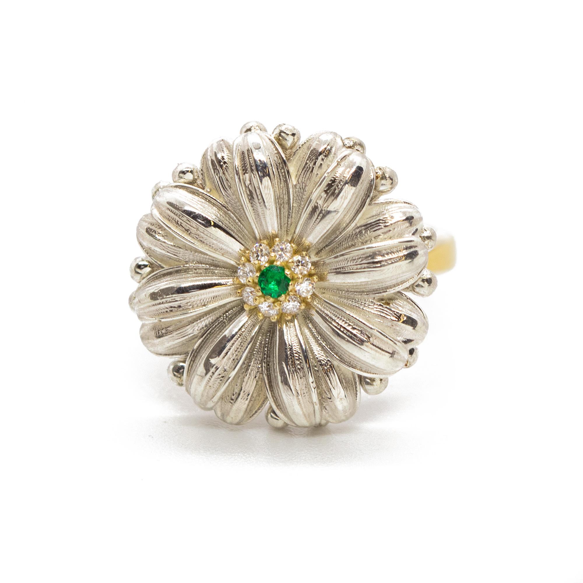 Silver Carved Flower Emerald 18 Karat Yellow Gold Cocktail Ring Intini Jewels In New Condition For Sale In Milano, IT