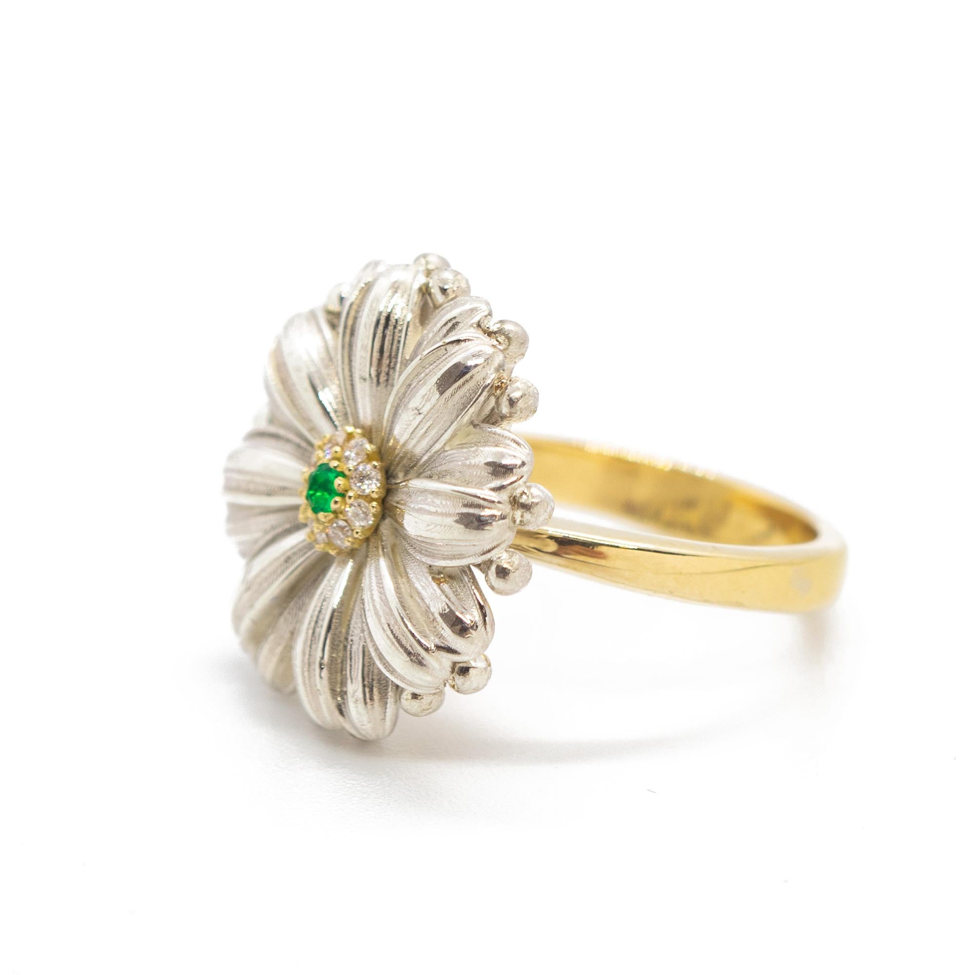 Women's Silver Carved Flower Emerald 18 Karat Yellow Gold Cocktail Ring Intini Jewels For Sale