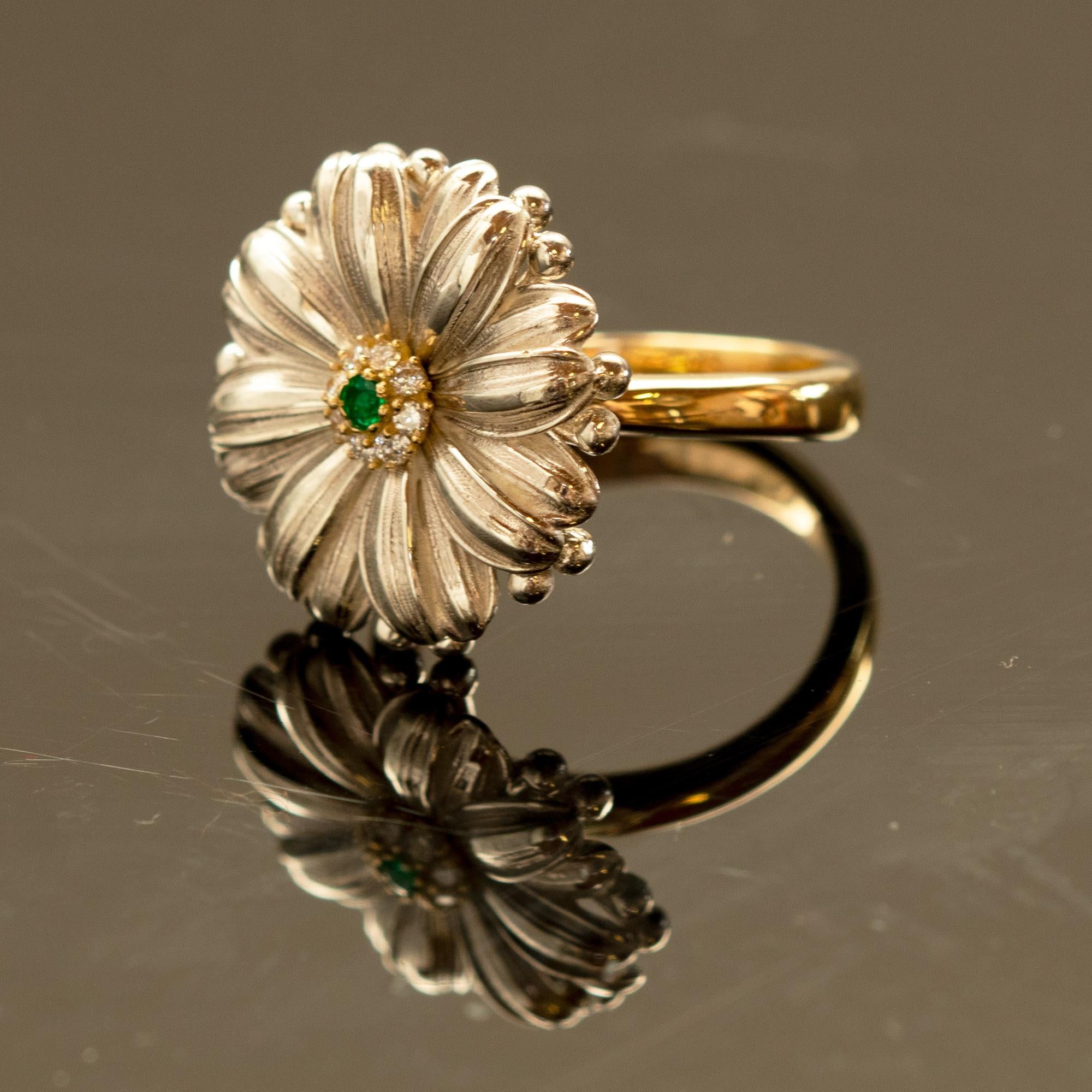 Silver Carved Flower Emerald 18 Karat Yellow Gold Cocktail Ring Intini Jewels For Sale 2