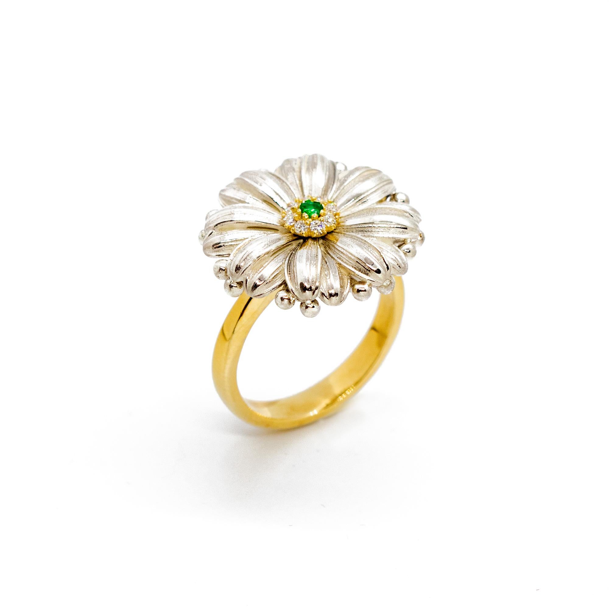 Silver Carved Flower Emerald 18 Karat Yellow Gold Cocktail Ring Intini Jewels For Sale 3