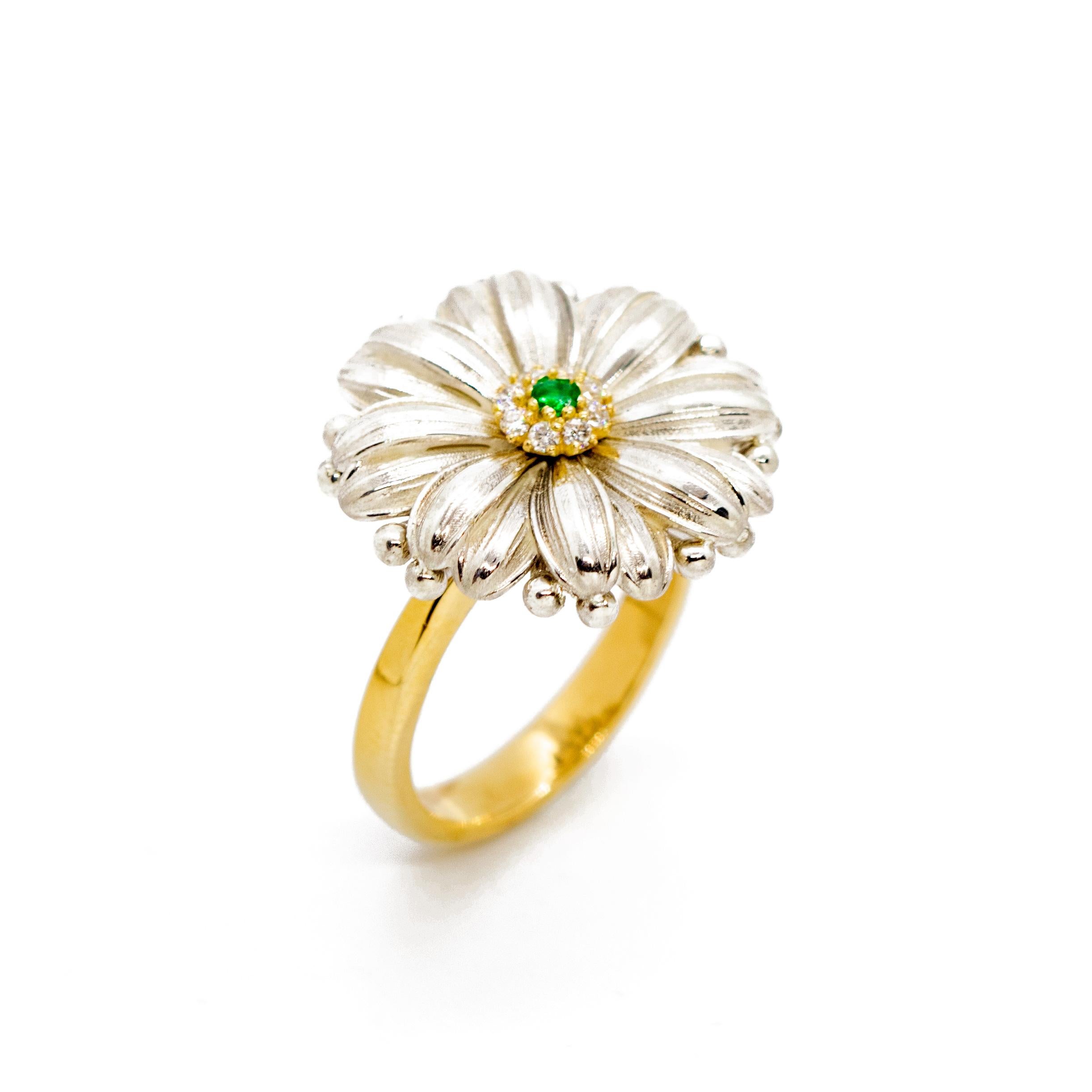 Silver Carved Flower Emerald 18 Karat Yellow Gold Cocktail Ring Intini Jewels For Sale 4