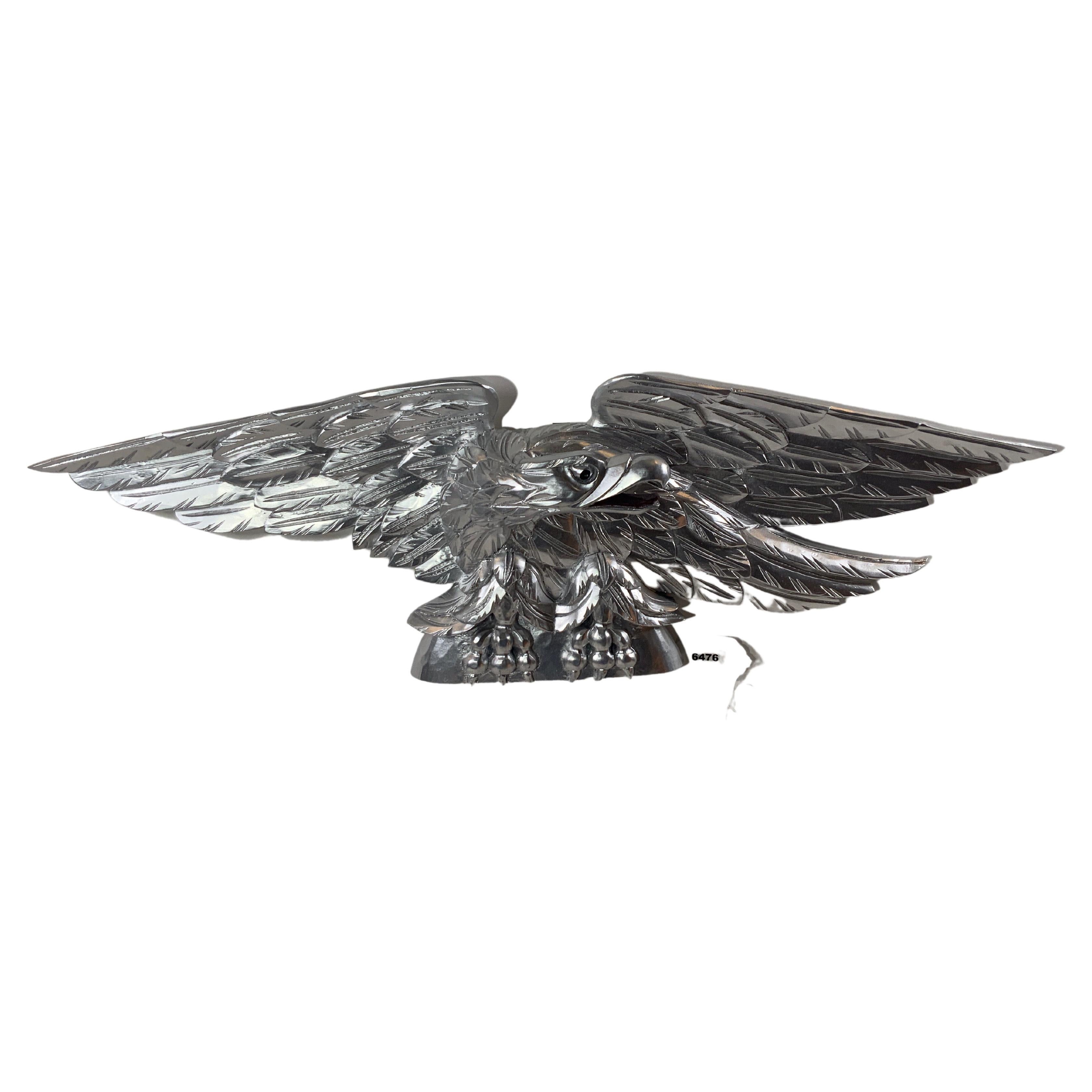 L'aigle américain en bois sculpté argenté