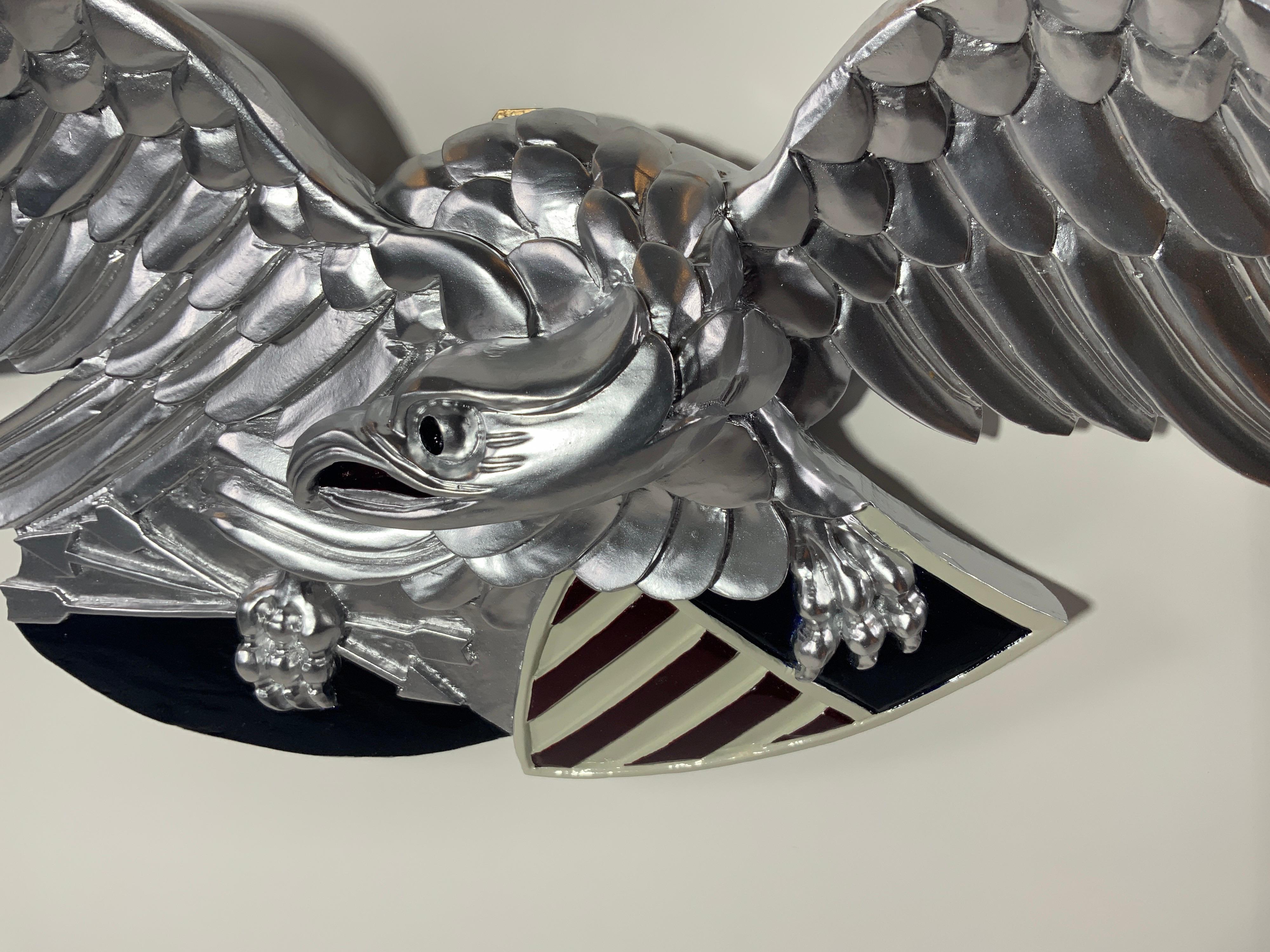 Silbersilbernes geschnitztes Holzadler-Großsiegel „Louisburg“ im Zustand „Hervorragend“ im Angebot in Norwell, MA