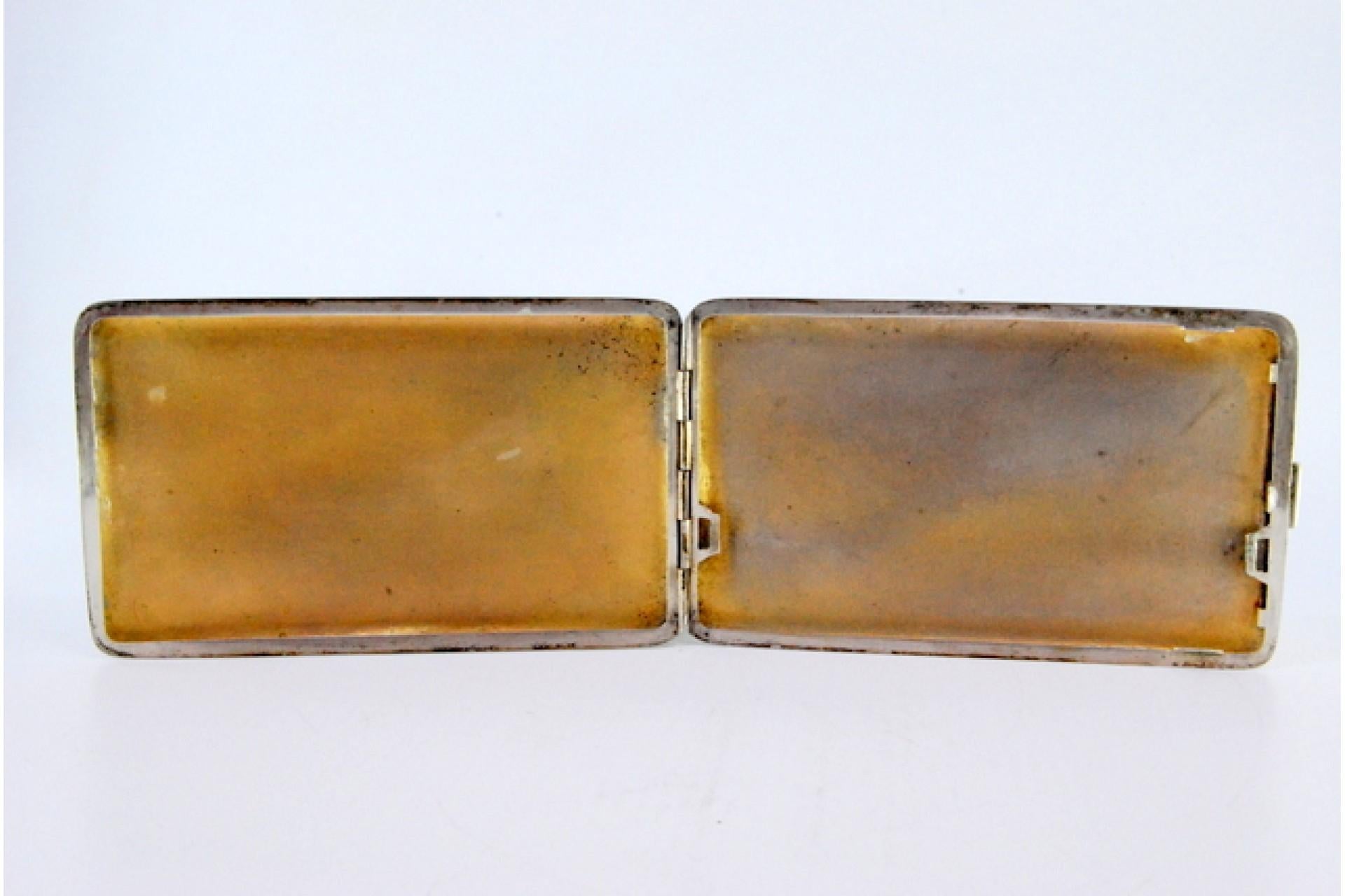 European Silver case with diagonal band engravings, gold interior and hinged lid For Sale