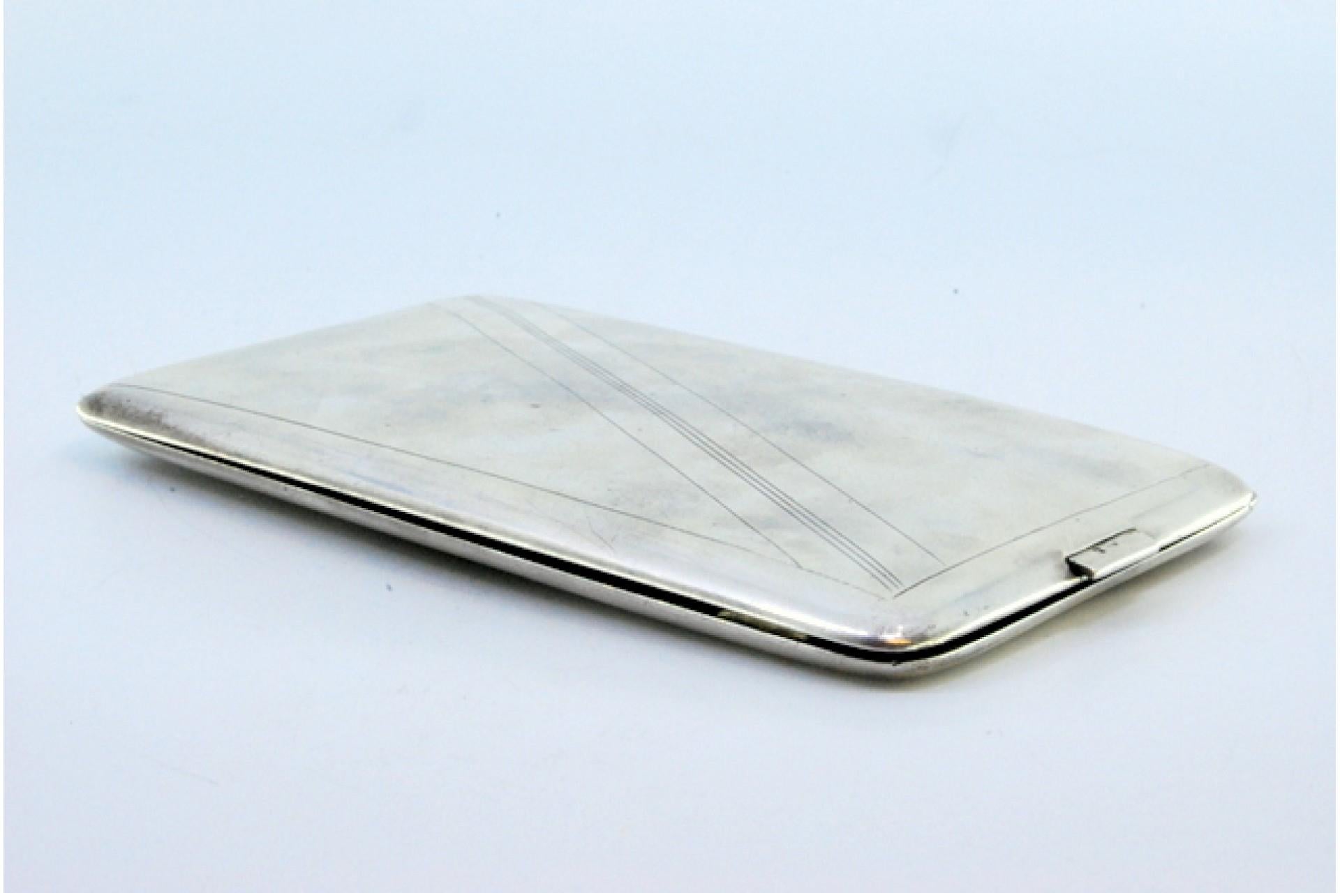 19th Century Silver case with diagonal band engravings, gold interior and hinged lid For Sale