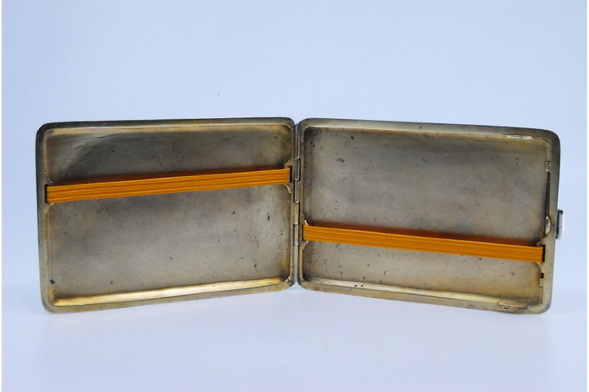 Silver case with diamond engravings on both sides and gold interior For Sale 2