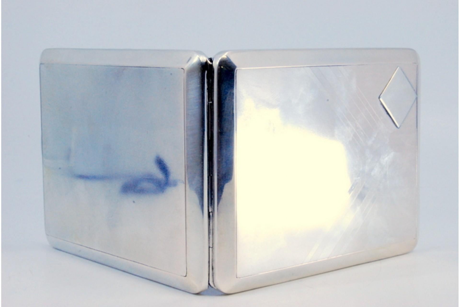 19th Century Silver case with engravings around monogram, holder inside and hinged lid For Sale