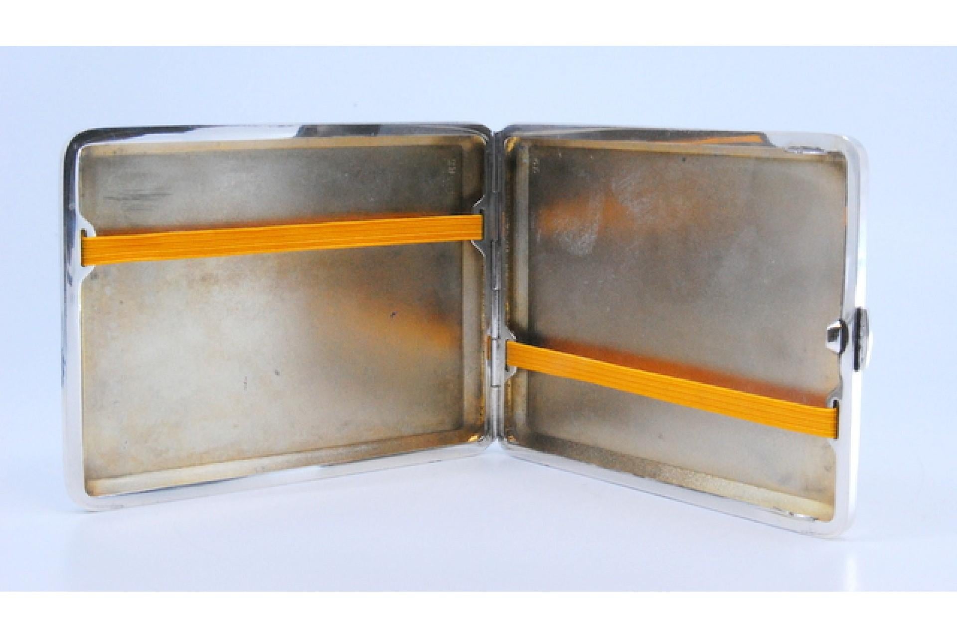 Silver case with engravings around monogram, holder inside and hinged lid For Sale 1