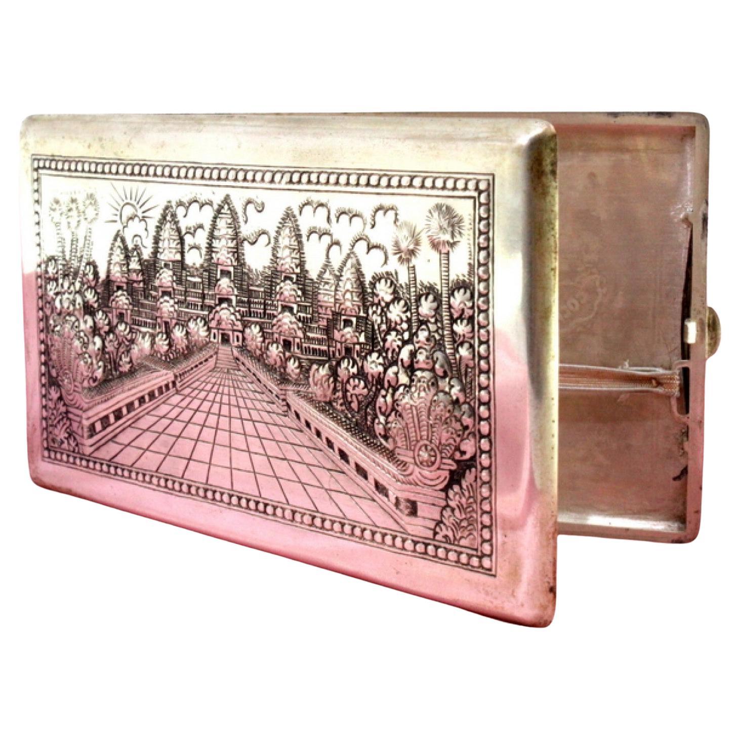 Silver case with floral and Taj Mahal reliefs, map on reverse For Sale