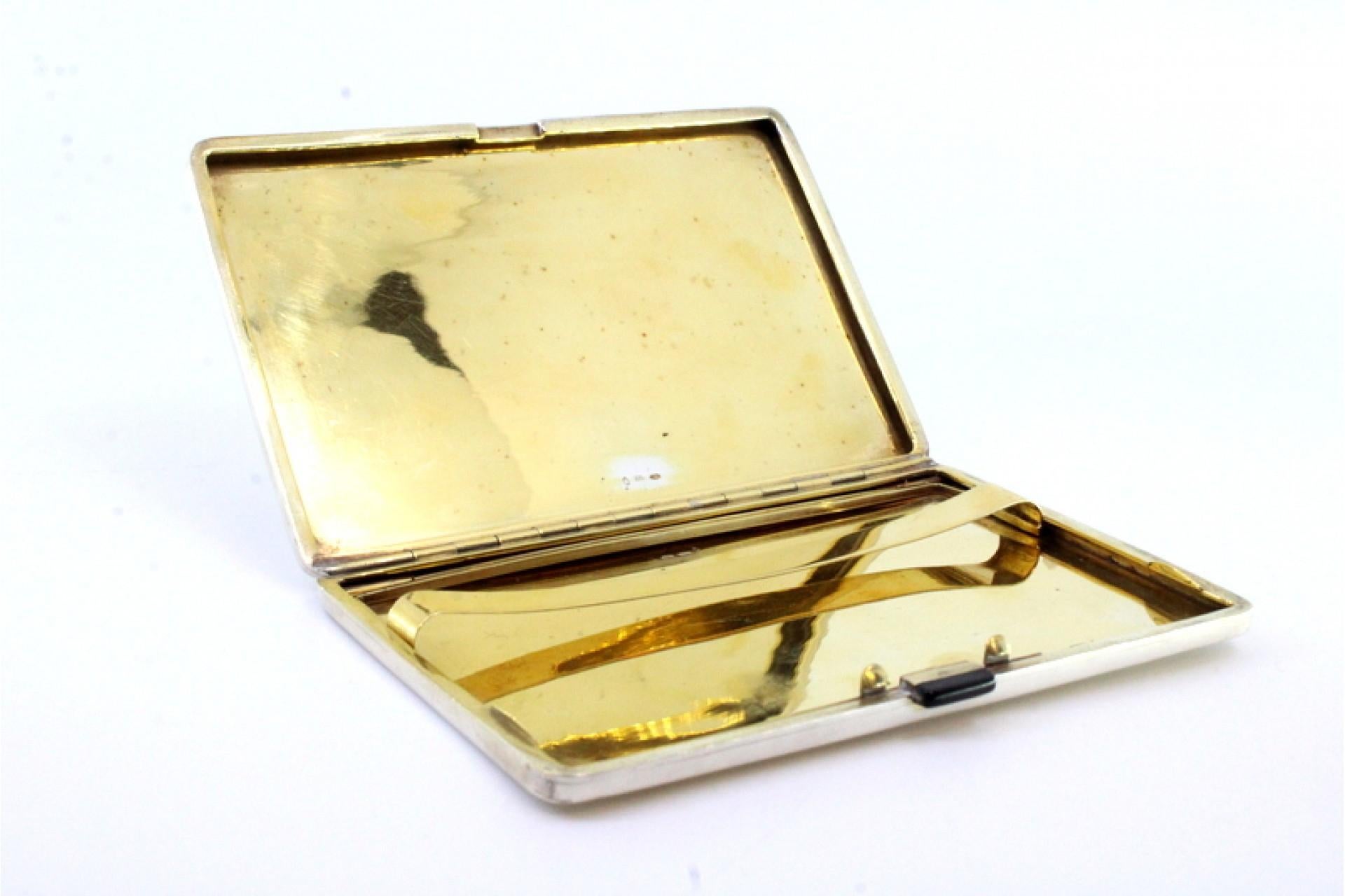 20th Century Silver case with fluted top trim, gold interior and spring cigarette holder For Sale