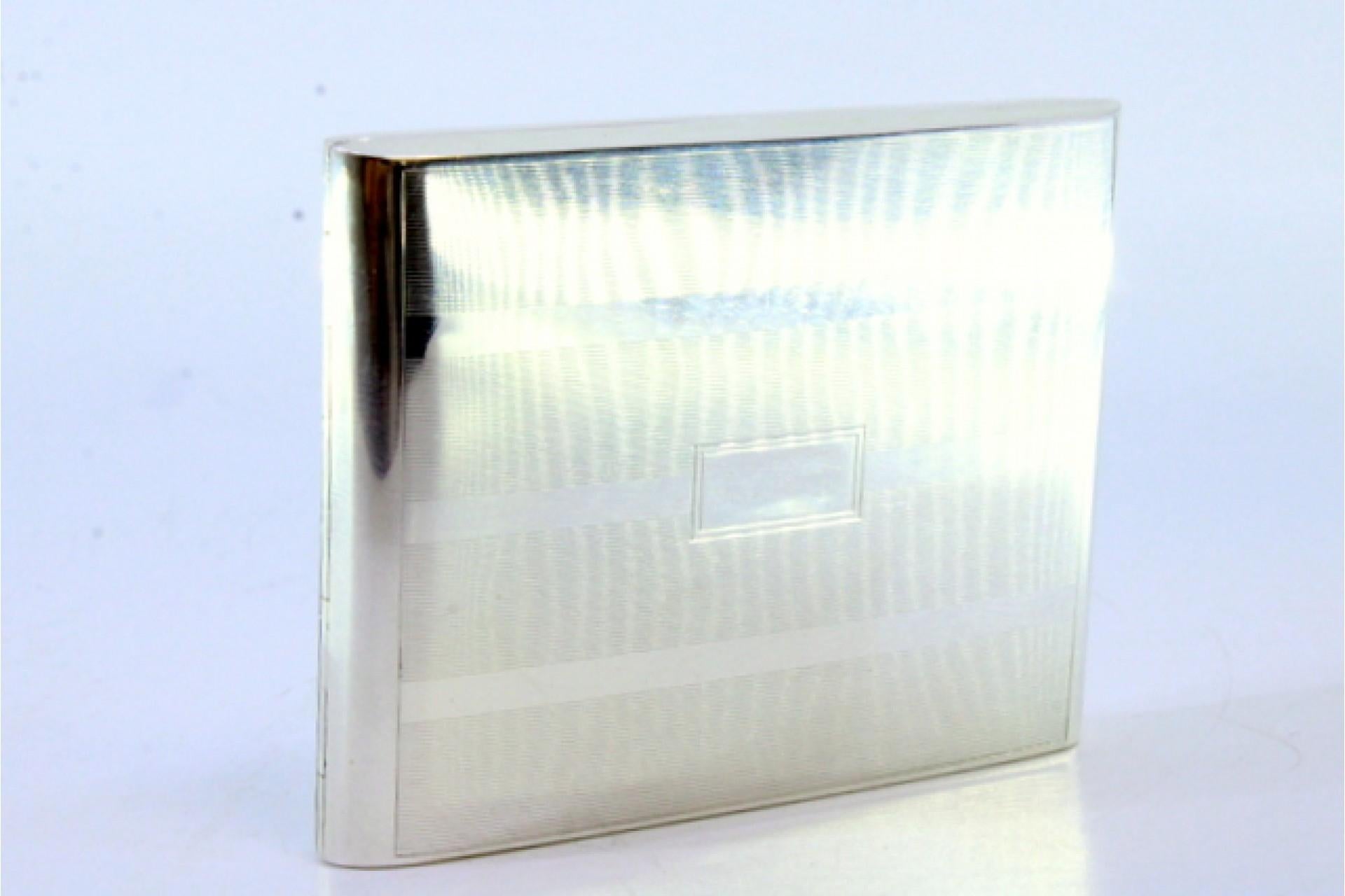 Silver case with guilloche bands and double gold cigarette holder In Good Condition For Sale In Porto, PT