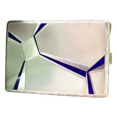 Caja de plata con relieves guilloché, detalles esmaltados e interior dorado