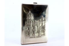 Silbernes Gehäuse mit Relief des Jerónimos-Klosters, goldene Innenausstattung und Sprungdeckel