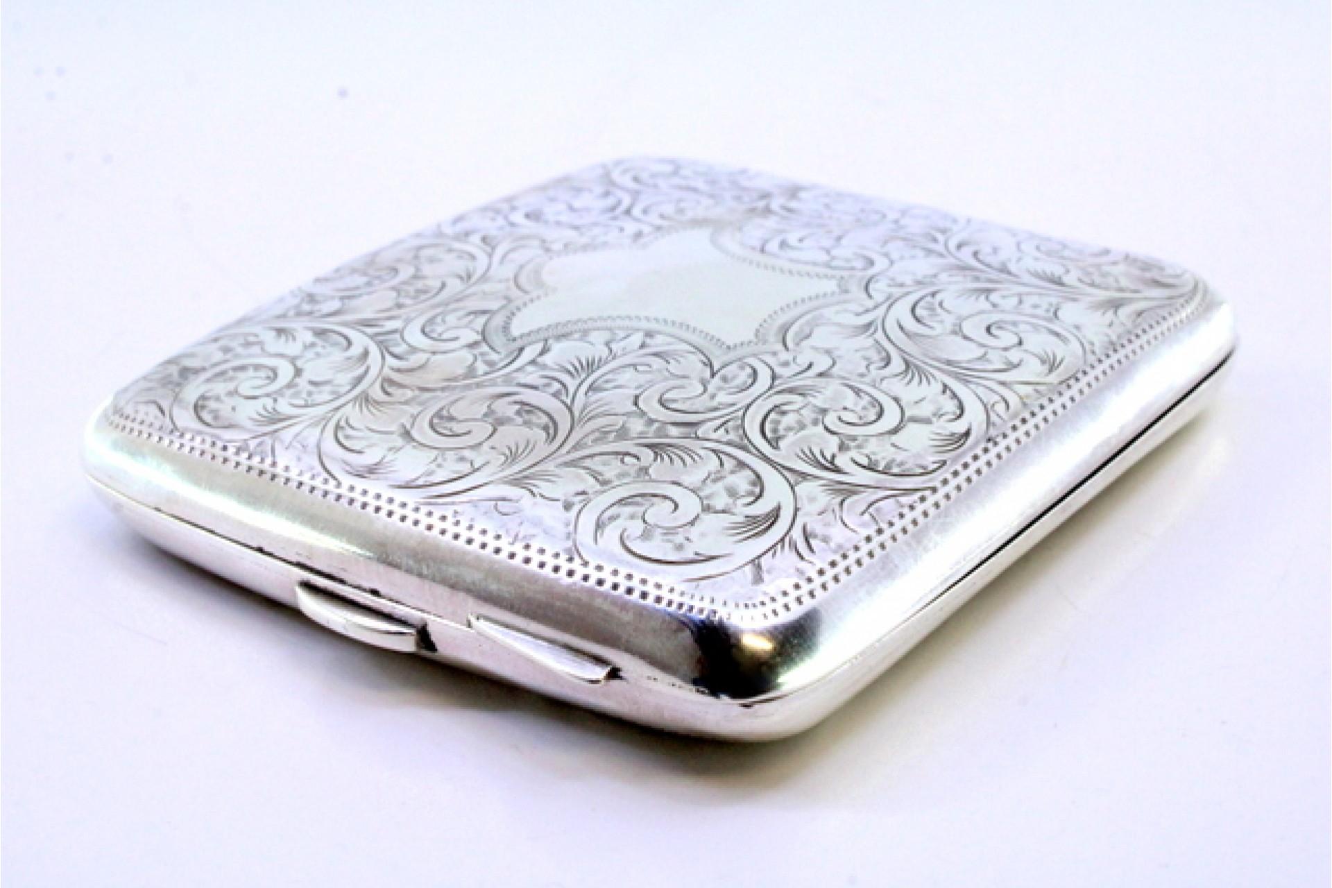 Description: Silver cigarette case with engraved plant motifs surrounding a curved monogram card. Metal: Silver. Origin: English. Brand: Birmingham. Weight: 101.48 grams. Dimensions: 8.5cmx8cm. Content: 925/1000. Assay Mark: Yes, 1905 by John Rose.