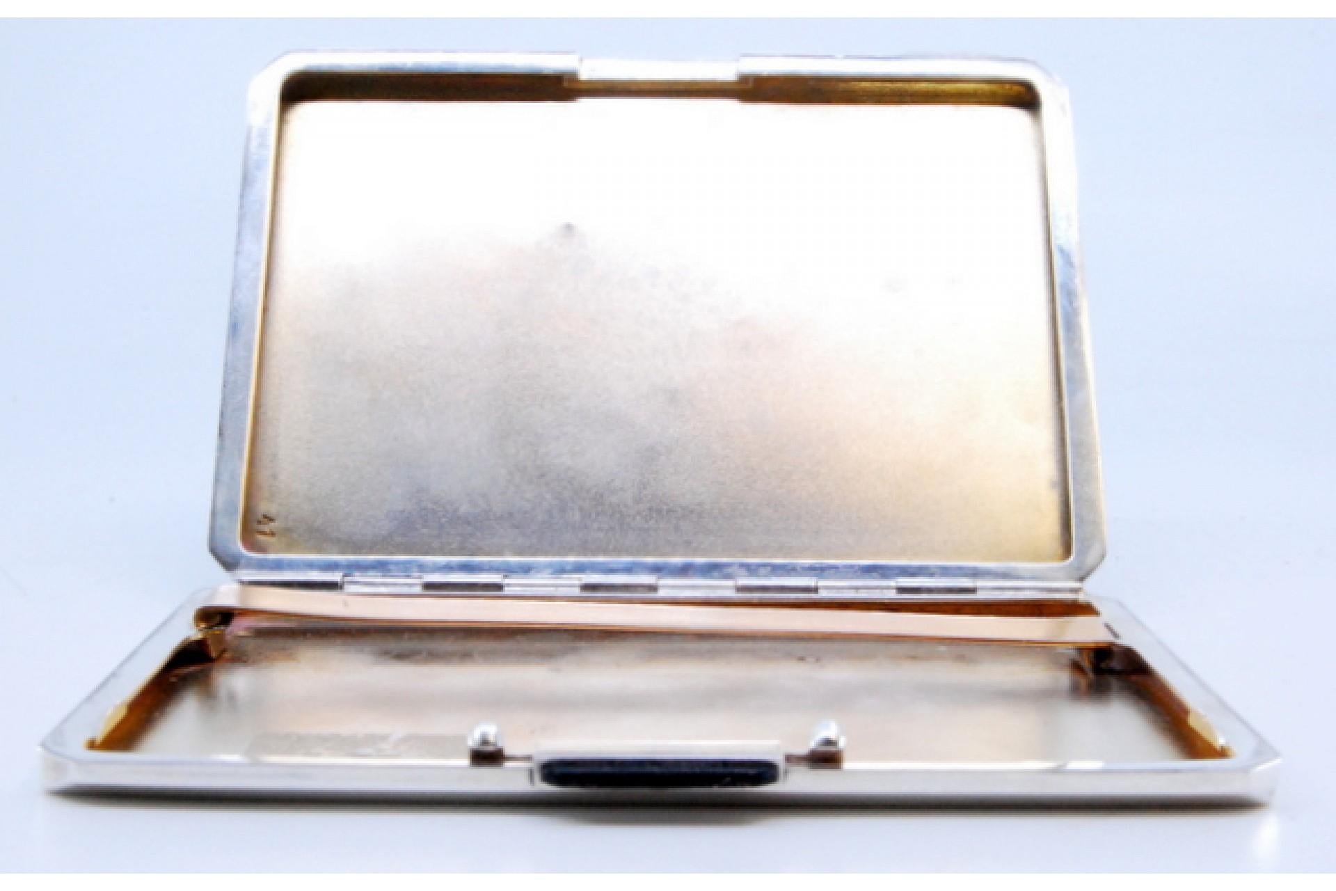 European Silver case with raised bands, gold holder and hinged lid For Sale