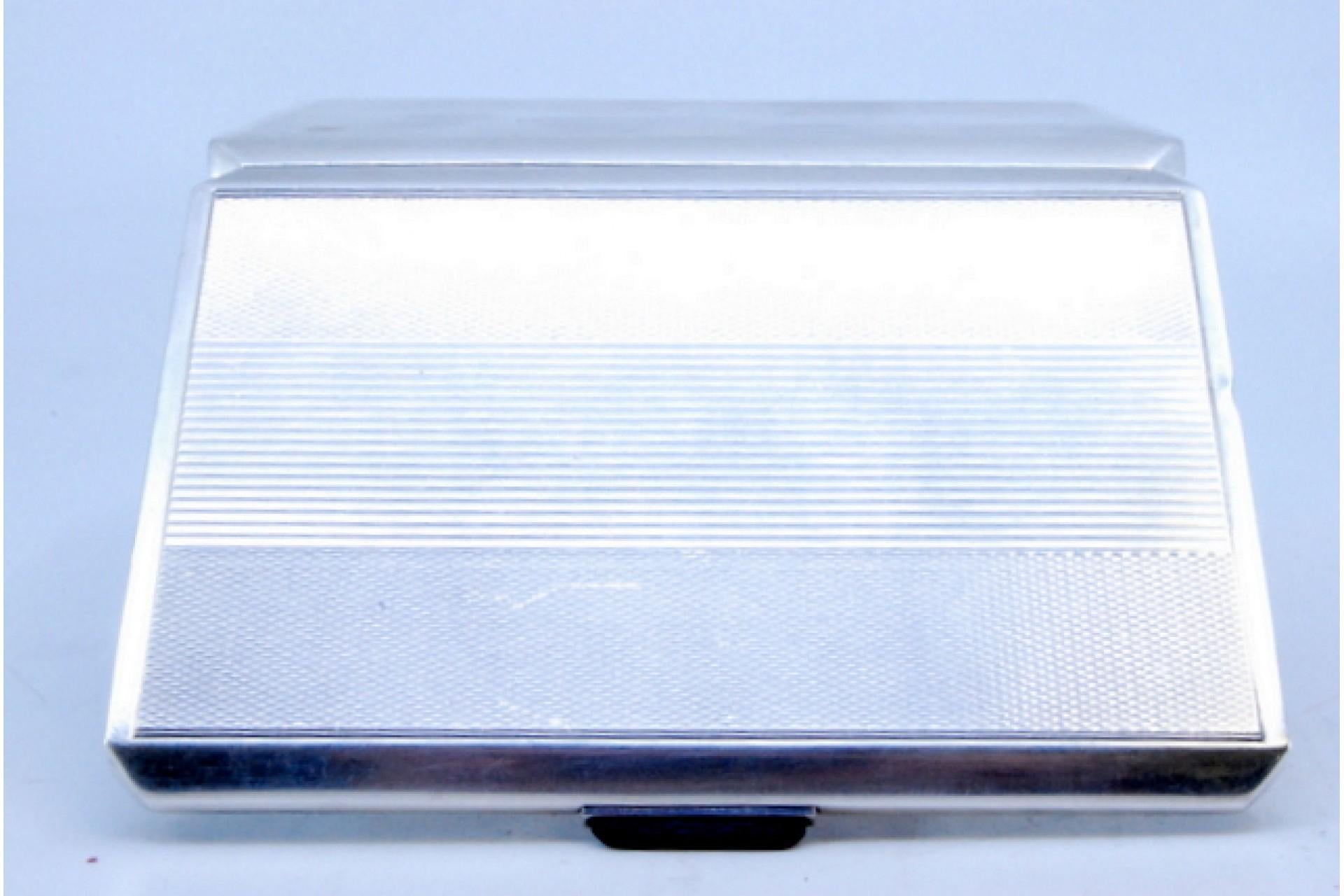 Silver case with raised bands, gold holder and hinged lid In Good Condition For Sale In Porto, PT