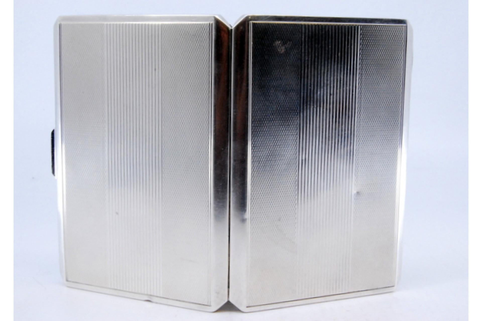 20th Century Silver case with raised bands, gold holder and hinged lid For Sale