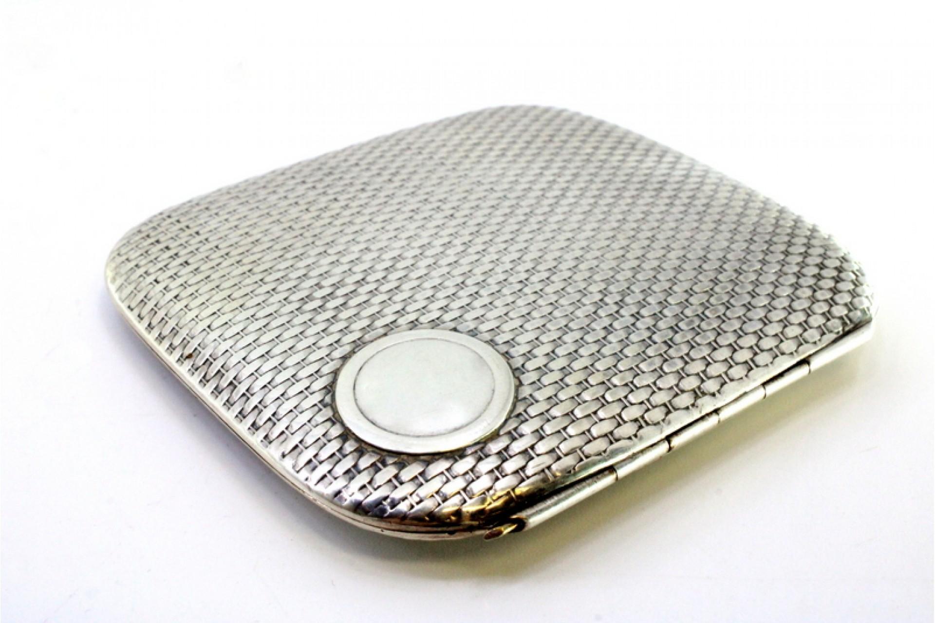 Silver case with recessed reliefs around monogram and gold interior For Sale 2