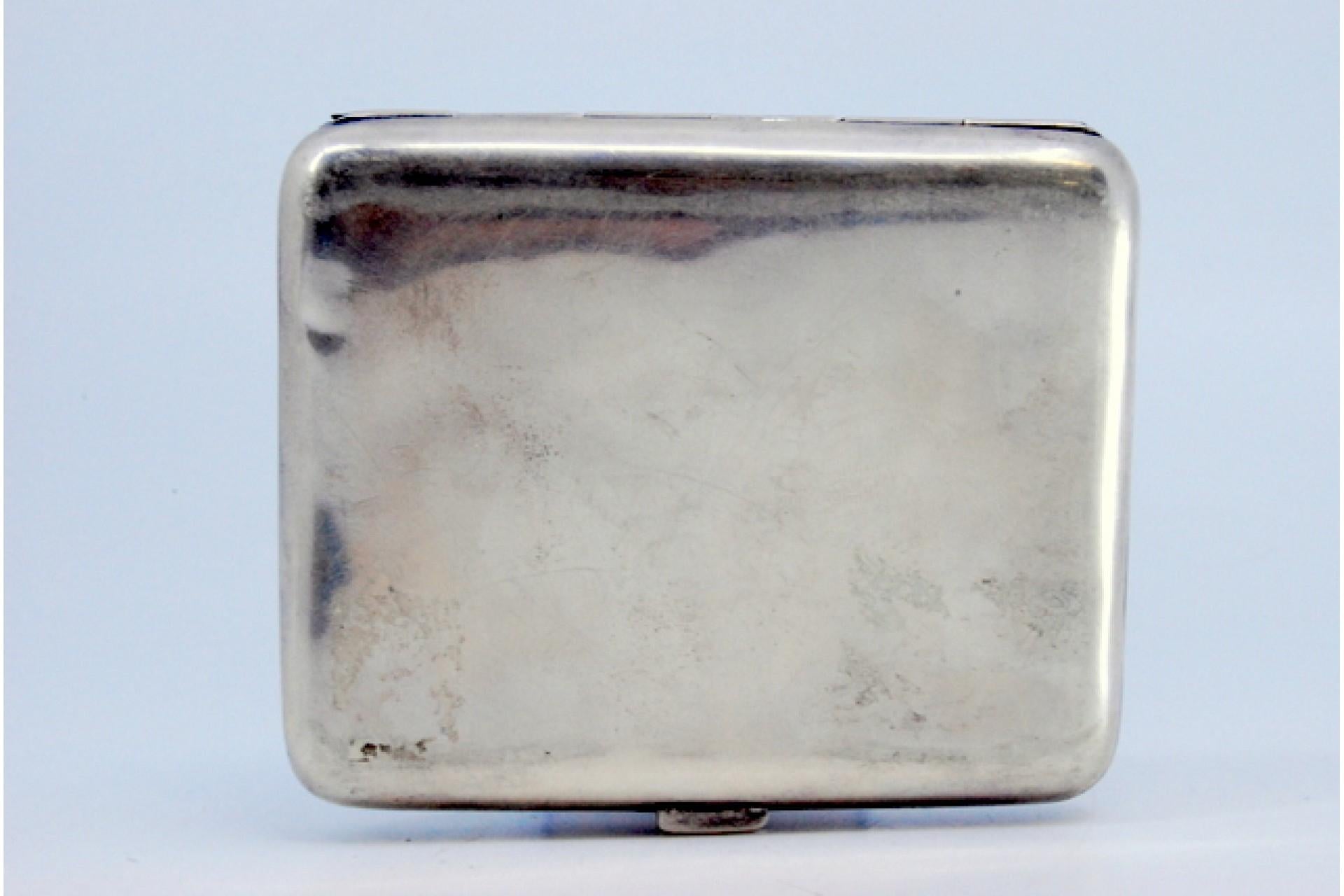 European Silver case with smooth lid and enamel Mozambique seal For Sale