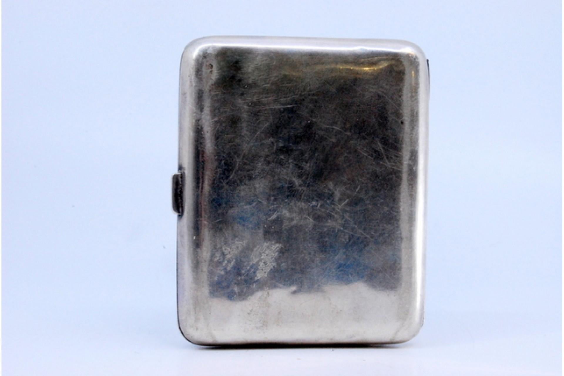 20th Century Silver case with smooth lid and enamel Mozambique seal For Sale