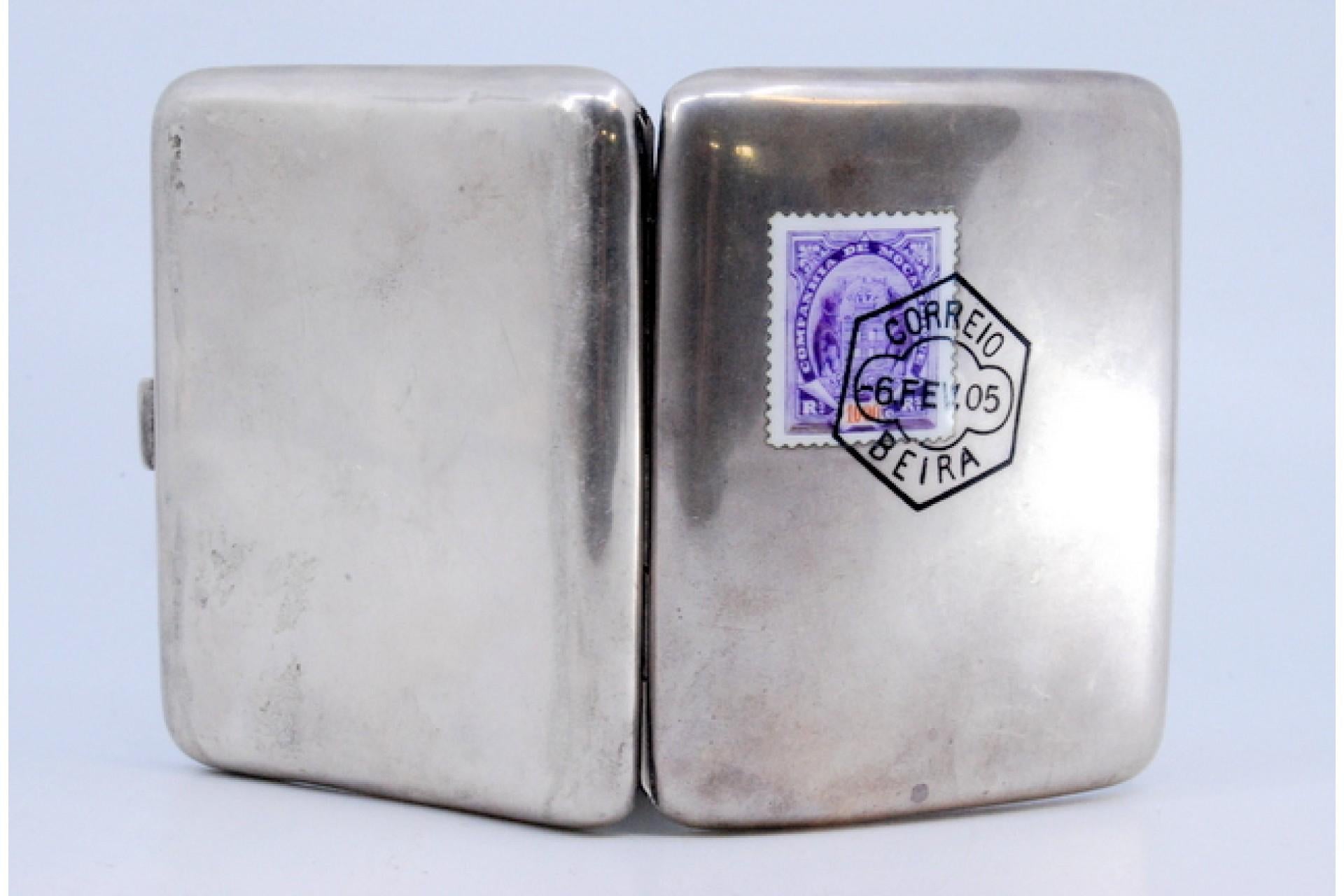 Silver case with smooth lid and enamel Mozambique seal For Sale 2