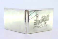 Silbernes Etui mit Relief der Universität von Coimbra, Monogramm und goldener Innenausstattung