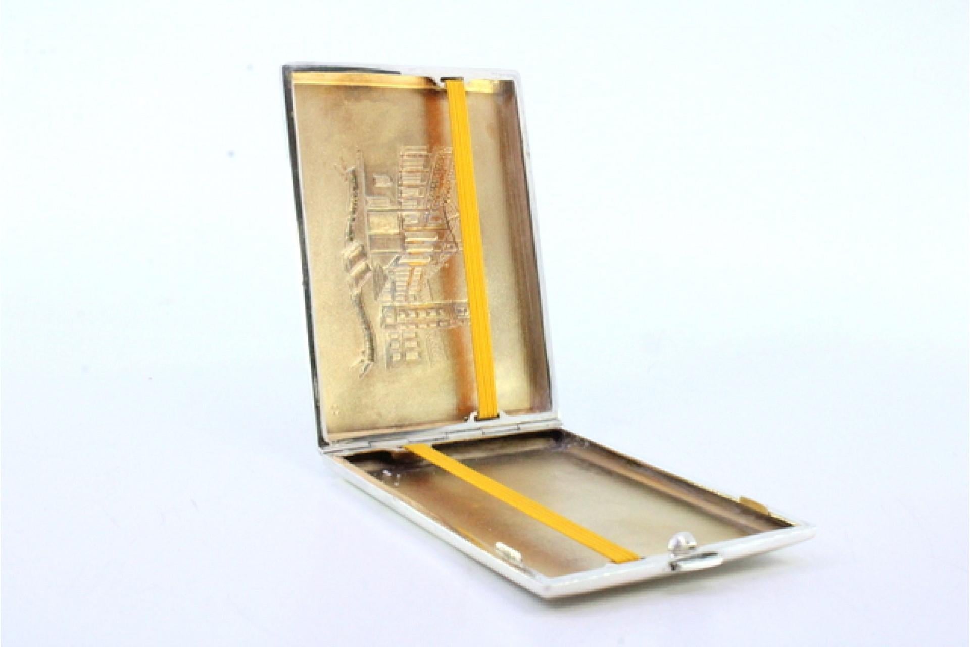 Silver case with University of Coimbra relief, monogram and gold interior In Good Condition For Sale In Porto, PT