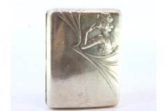 Astuccio in argento con giovane donna in stile Art Nouveau e interno in oro