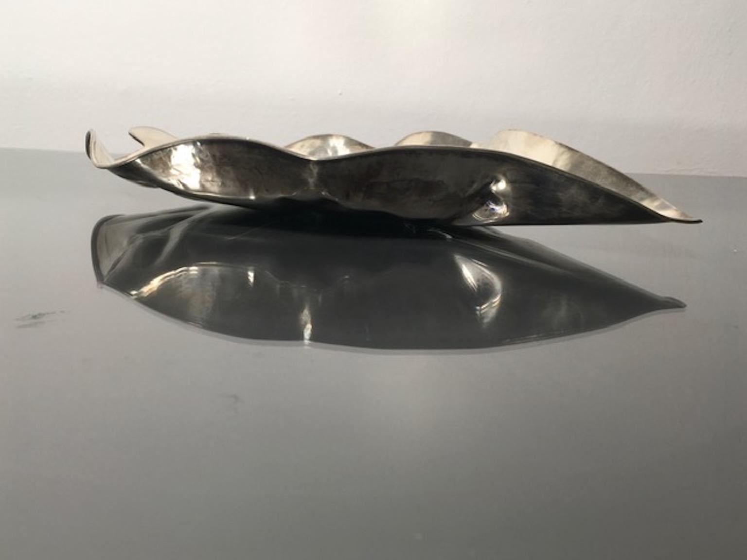 Silver leaf. 
Signed.
Weight 320 g.
  