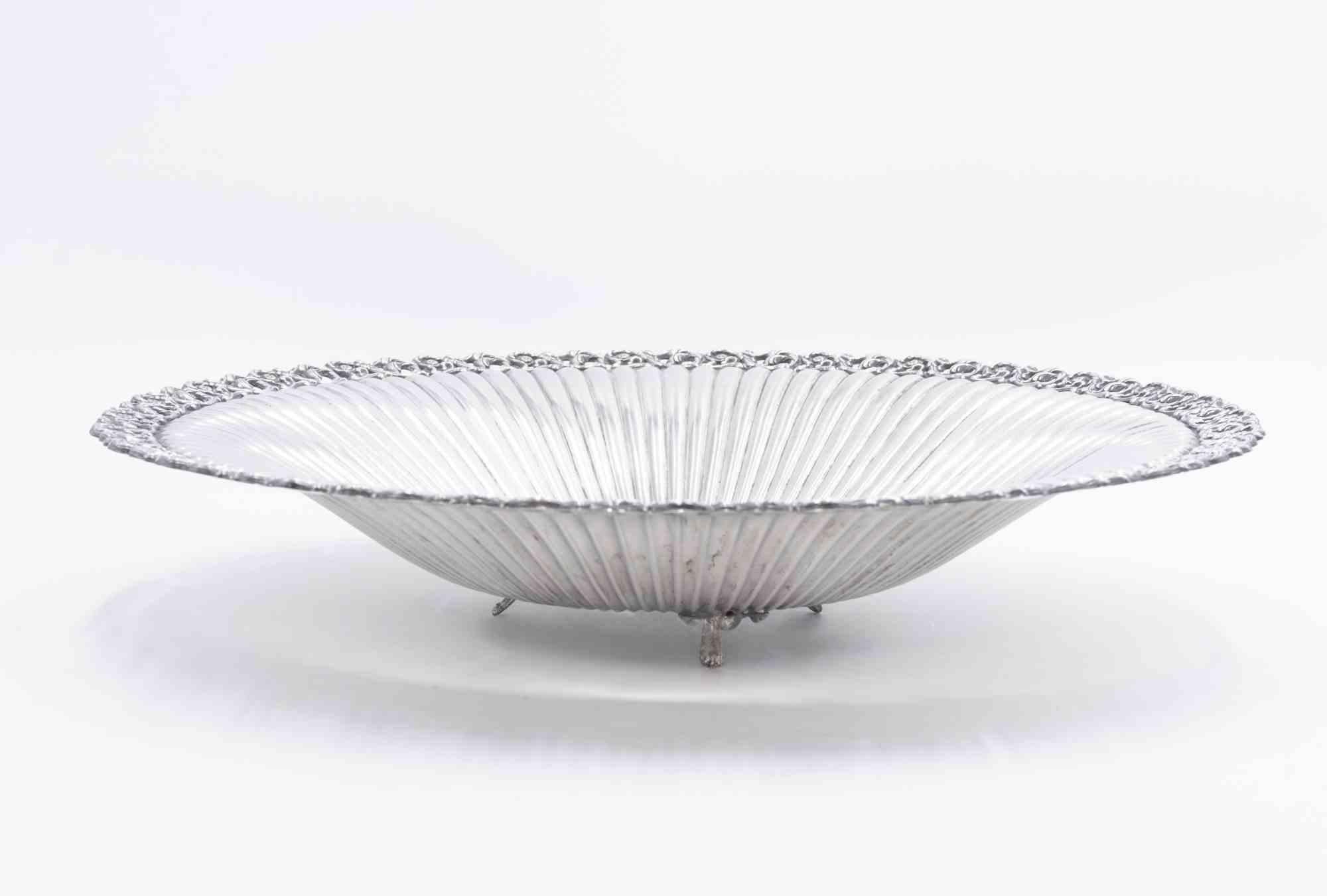 Vintage Silver centerpiece realized by italian manufacture in the mid-20th Century.

Silver 800, hallmark on base.

Very good condition except for some very minor bump in the center.