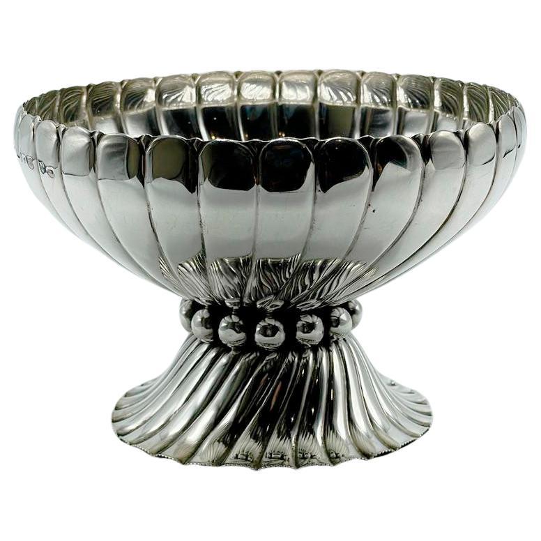 In style of Wiener Werkstätte, Vienna Wokshop, designed by Josef Hoffmann A silver bowls hand carved, made of silver and hallmarked on the lower bottom.

Austria, circa 1920.


