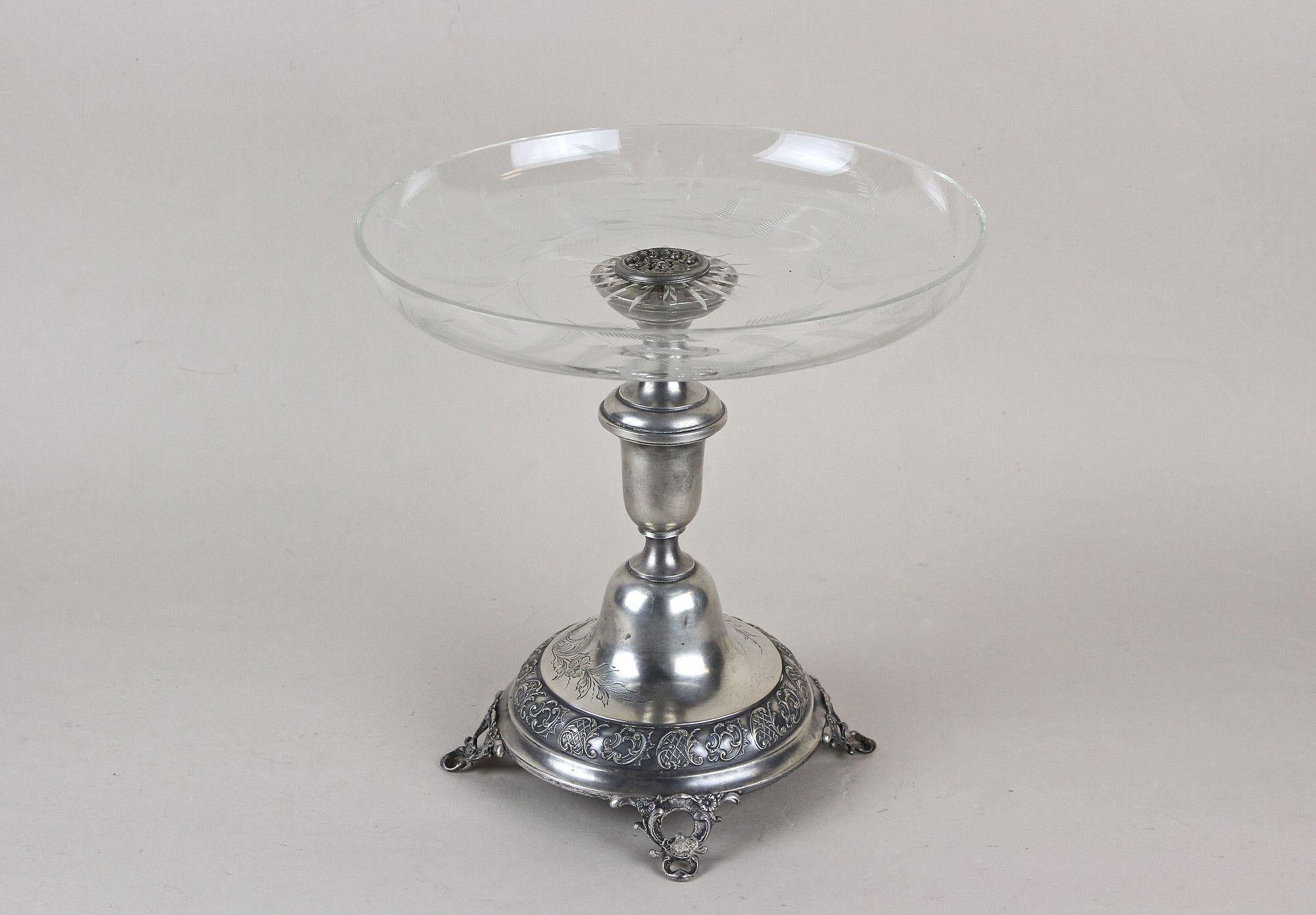 Silver Centerpiece With Engraved Glass Bowl, Hallmarked - Austria ca. 1895 For Sale 4