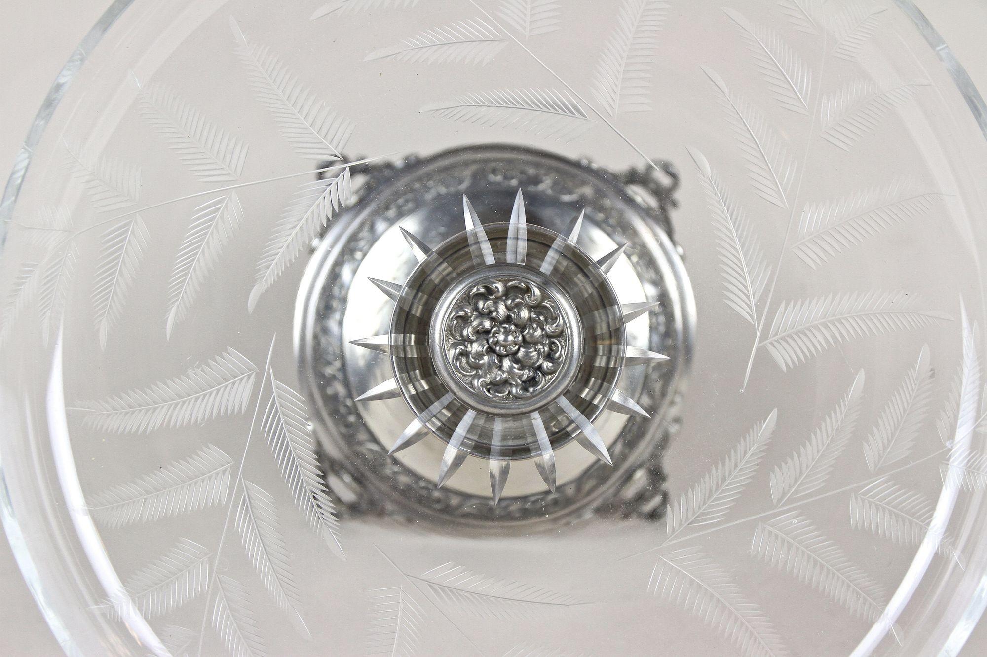 Embossed Silver Centerpiece With Engraved Glass Bowl, Hallmarked - Austria ca. 1895 For Sale