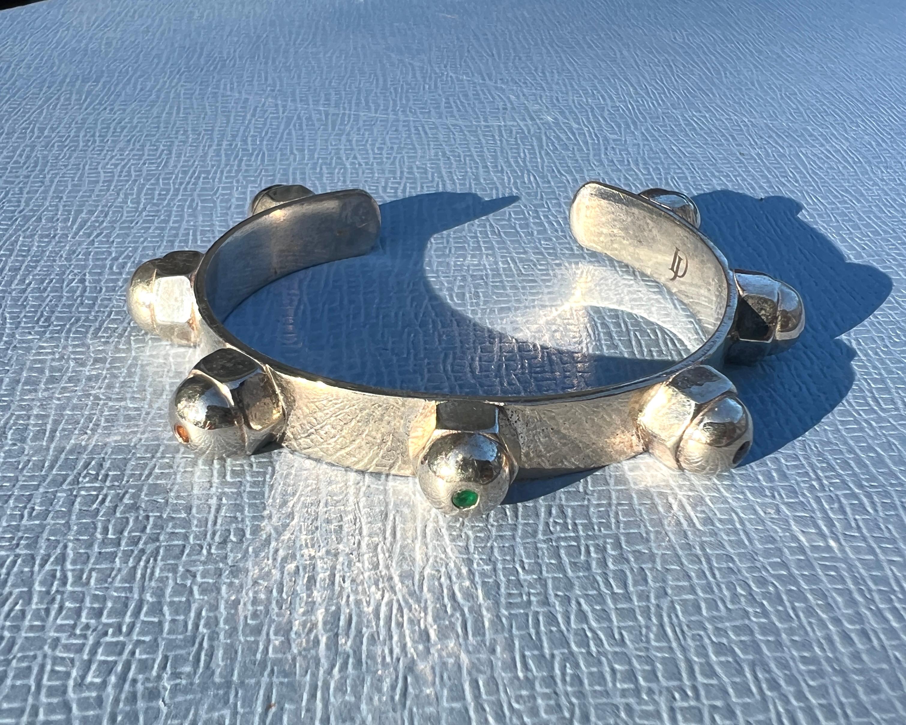 Taille simple Silver Chakra Stud Bangle Diamond Sapphire J Dauphin en vente