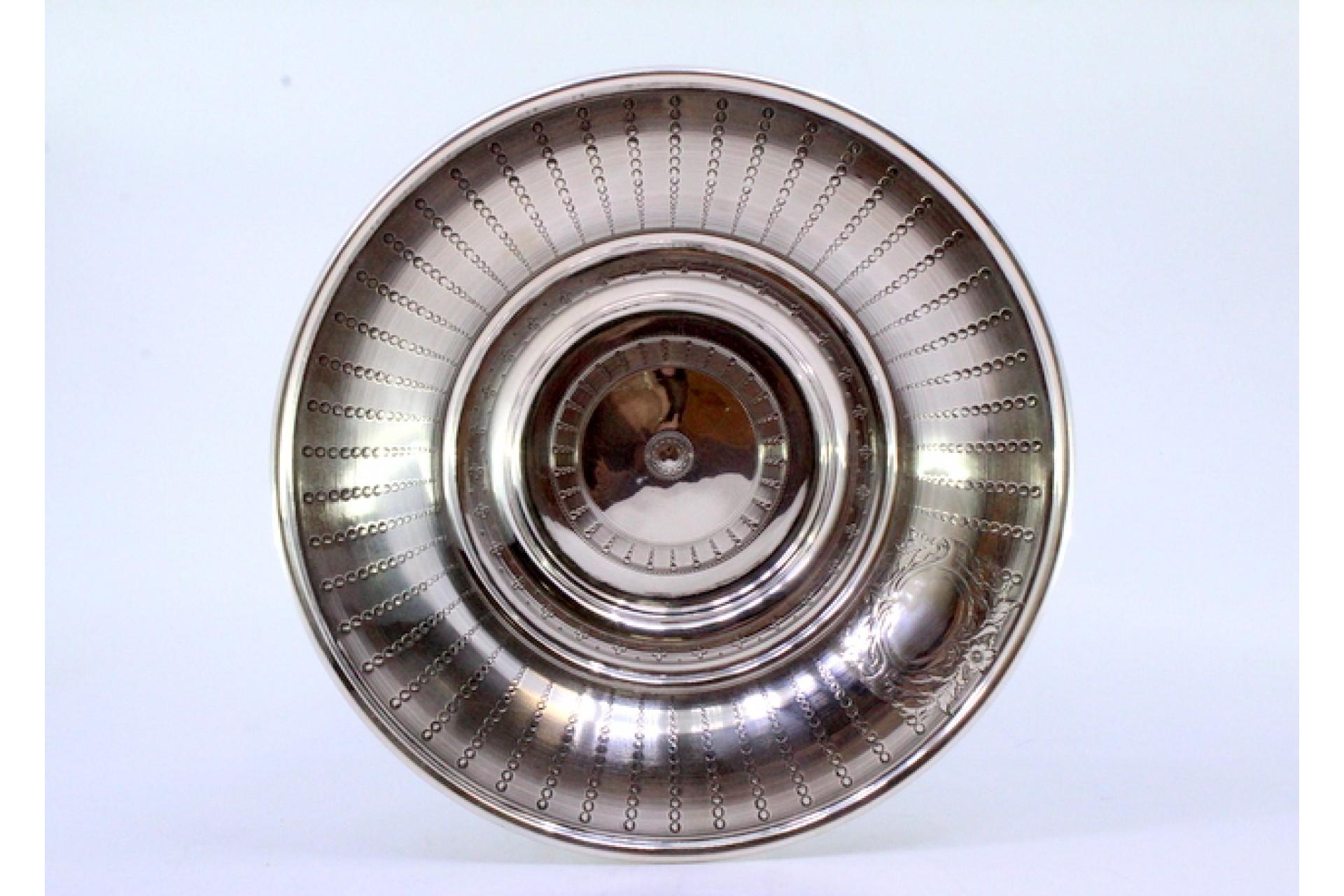 European Silver chalice and plate with pearly and finely guilloche engravings For Sale