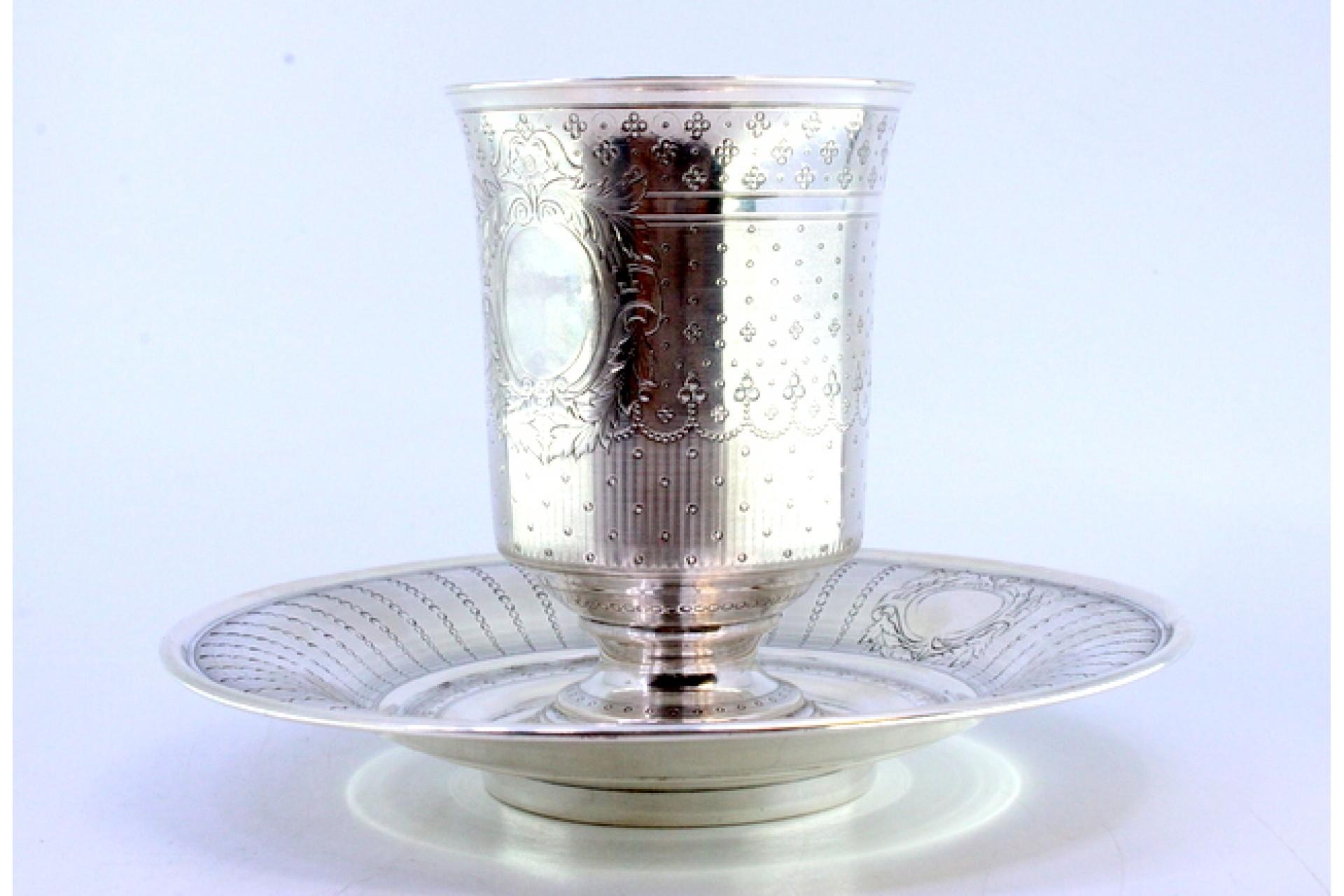 18th Century Silver chalice and plate with pearly and finely guilloche engravings For Sale