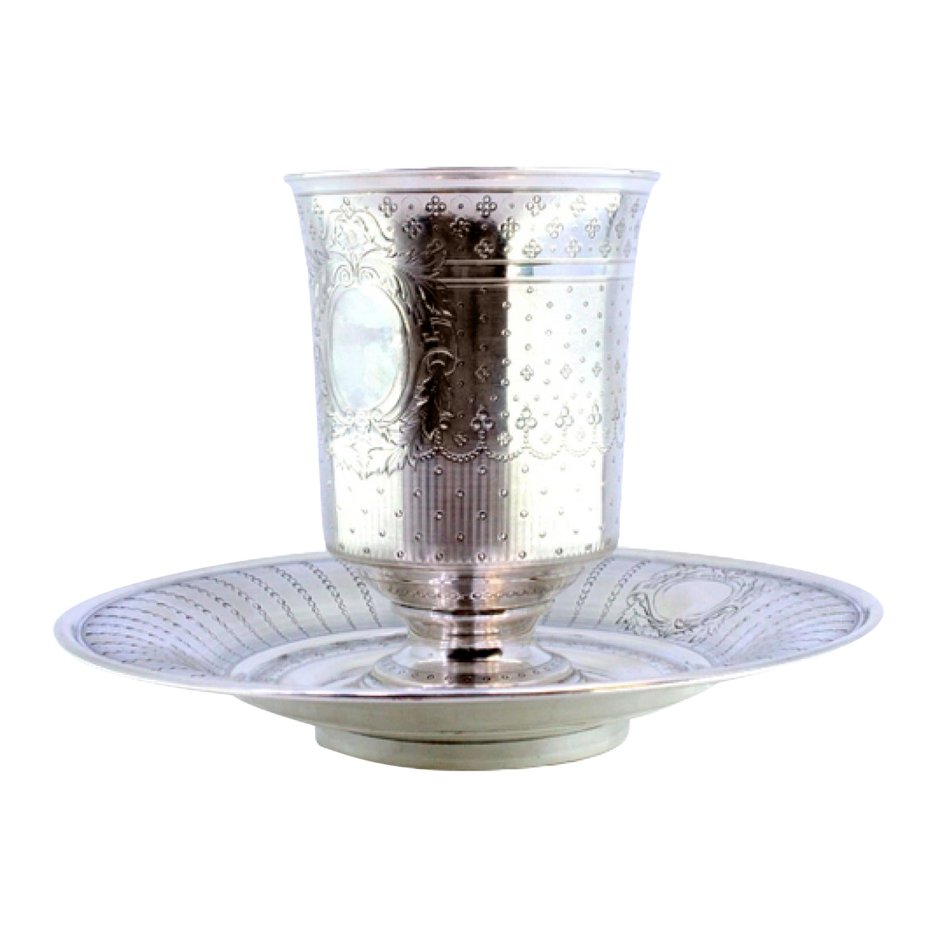 Silver chalice and plate with pearly and finely guilloche engravings For Sale