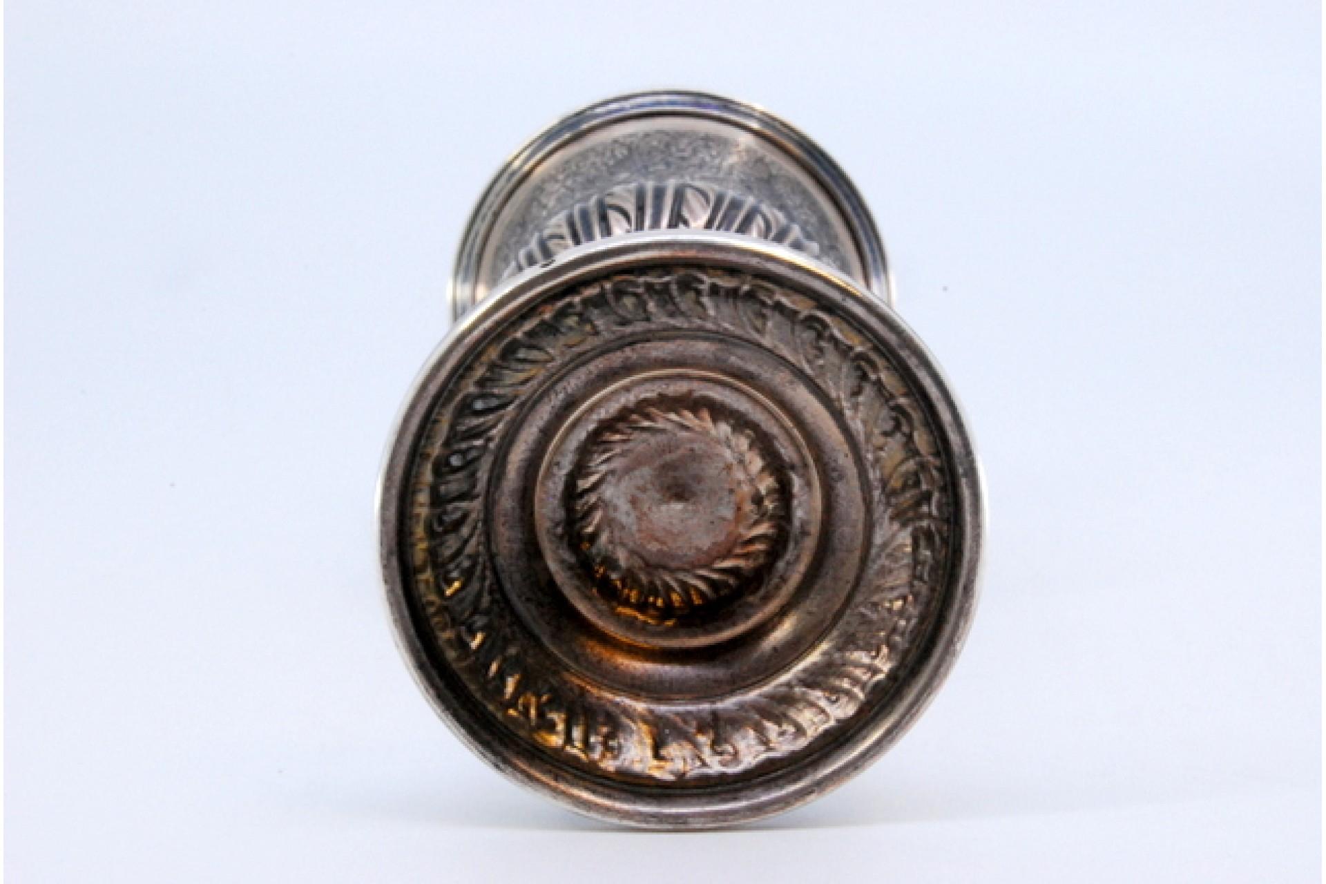 Silver chalice with reliefs on the round base and gold on the inside im Angebot 4