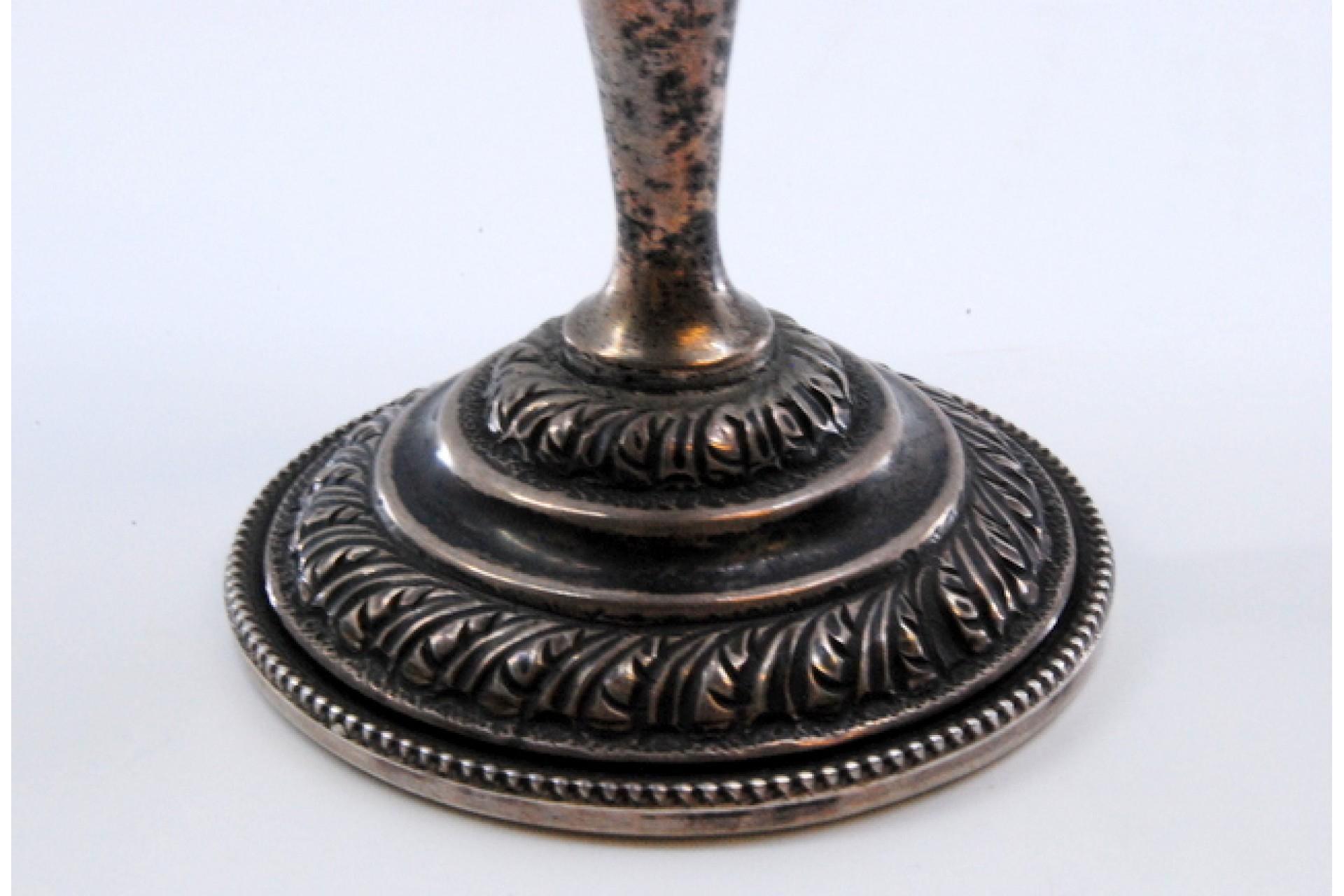 Silver chalice with reliefs on the round base and gold on the inside (Europäisch) im Angebot