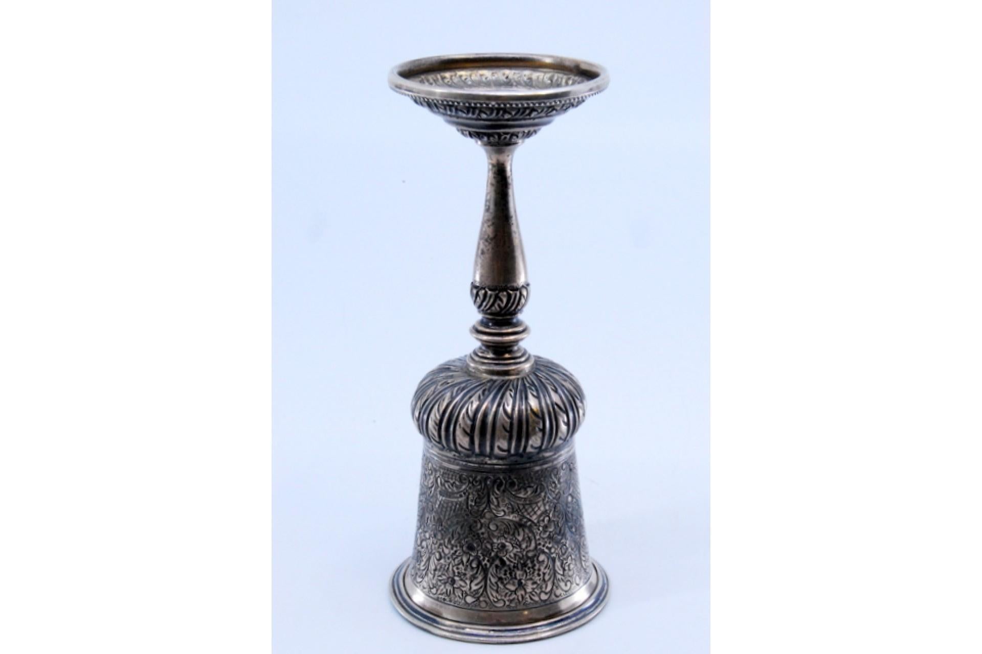 Silver chalice with reliefs on the round base and gold on the inside (Silber) im Angebot