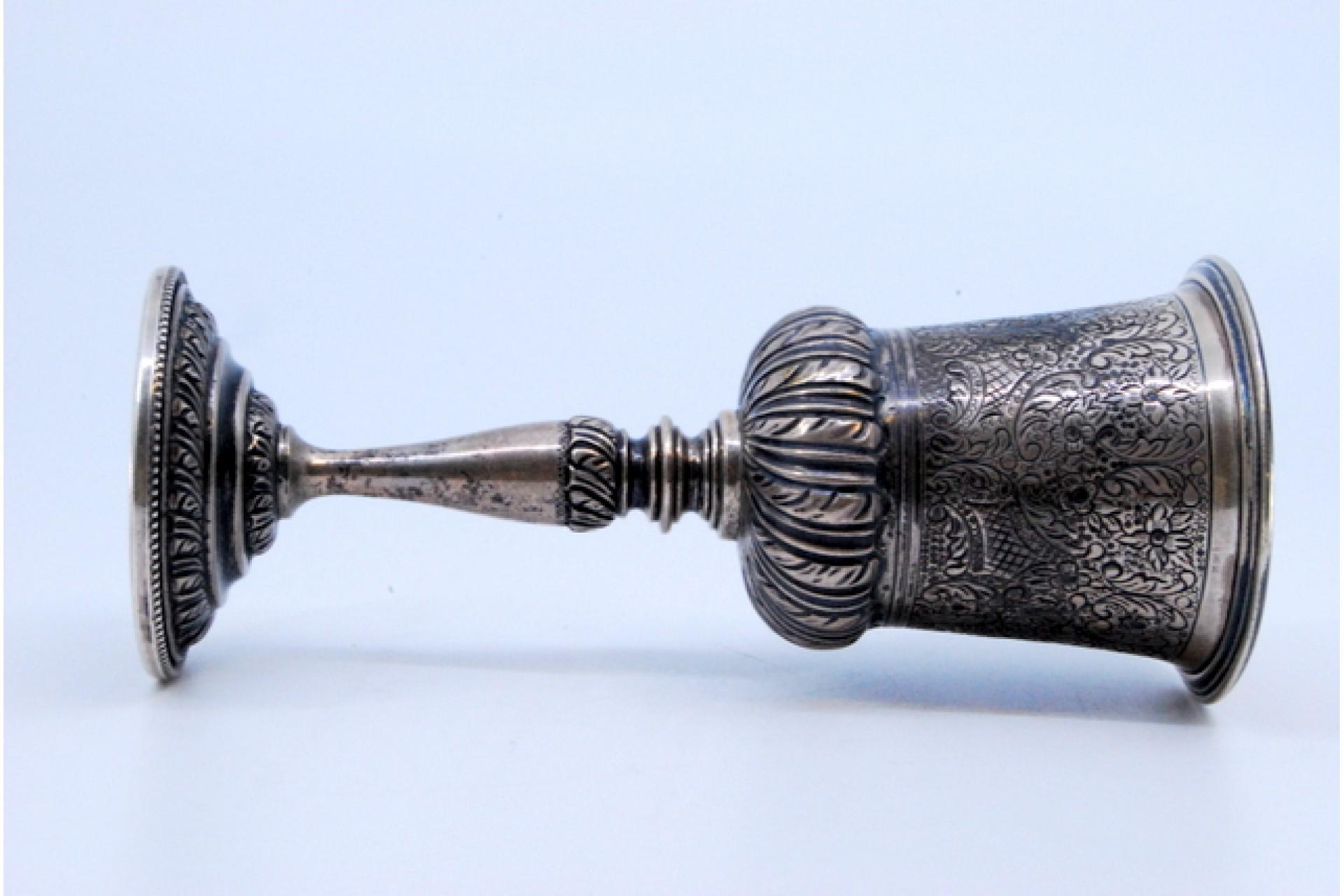 Silver chalice with reliefs on the round base and gold on the inside im Angebot 2