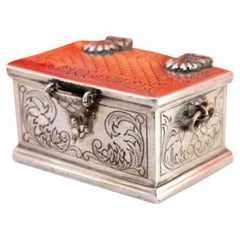 Silver chest-shaped box with engravings, shells, handles and clasped lid
