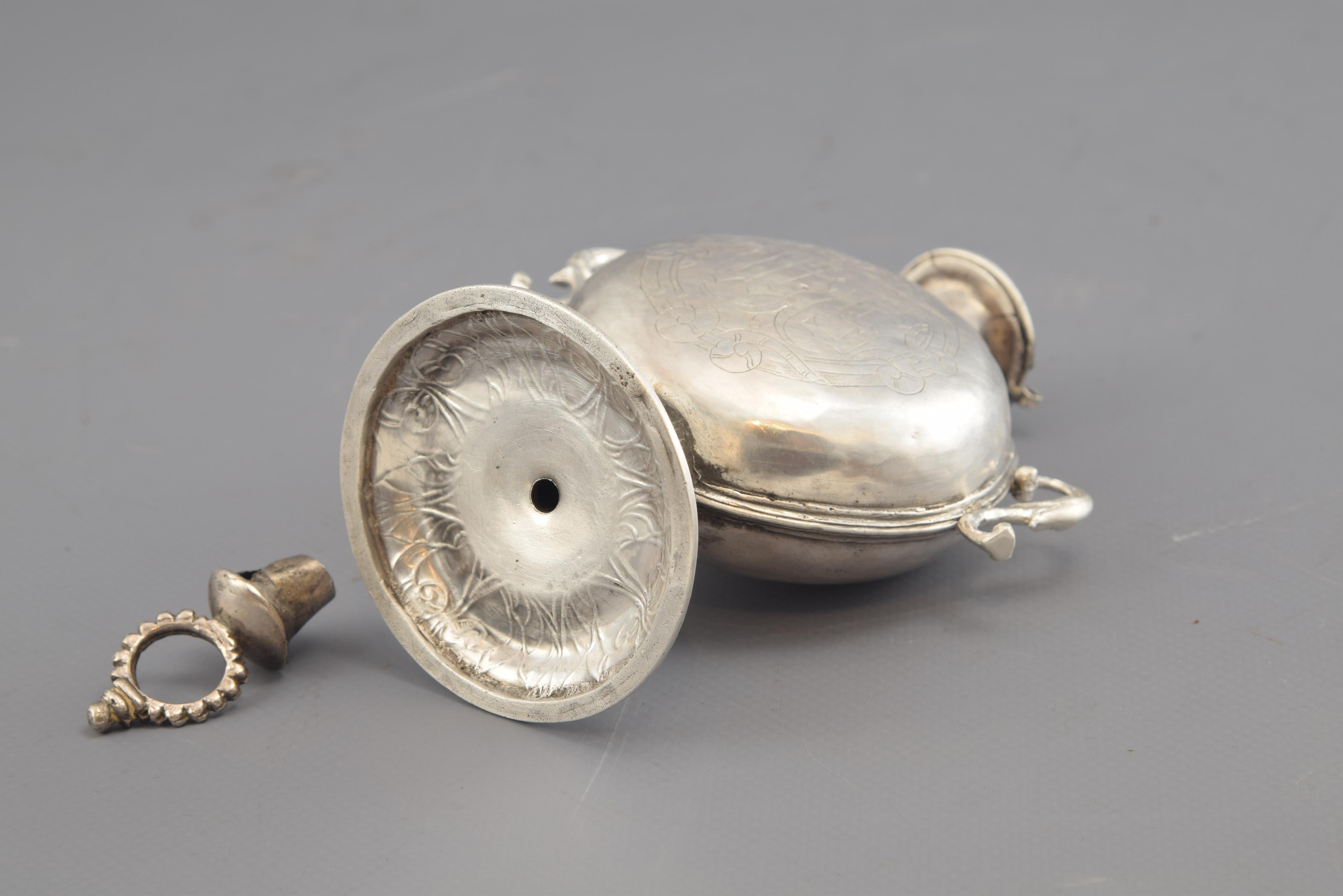 Silver Chrism Vessel or Chrismarium, No Original Lid, 16th Century In Fair Condition For Sale In Madrid, ES