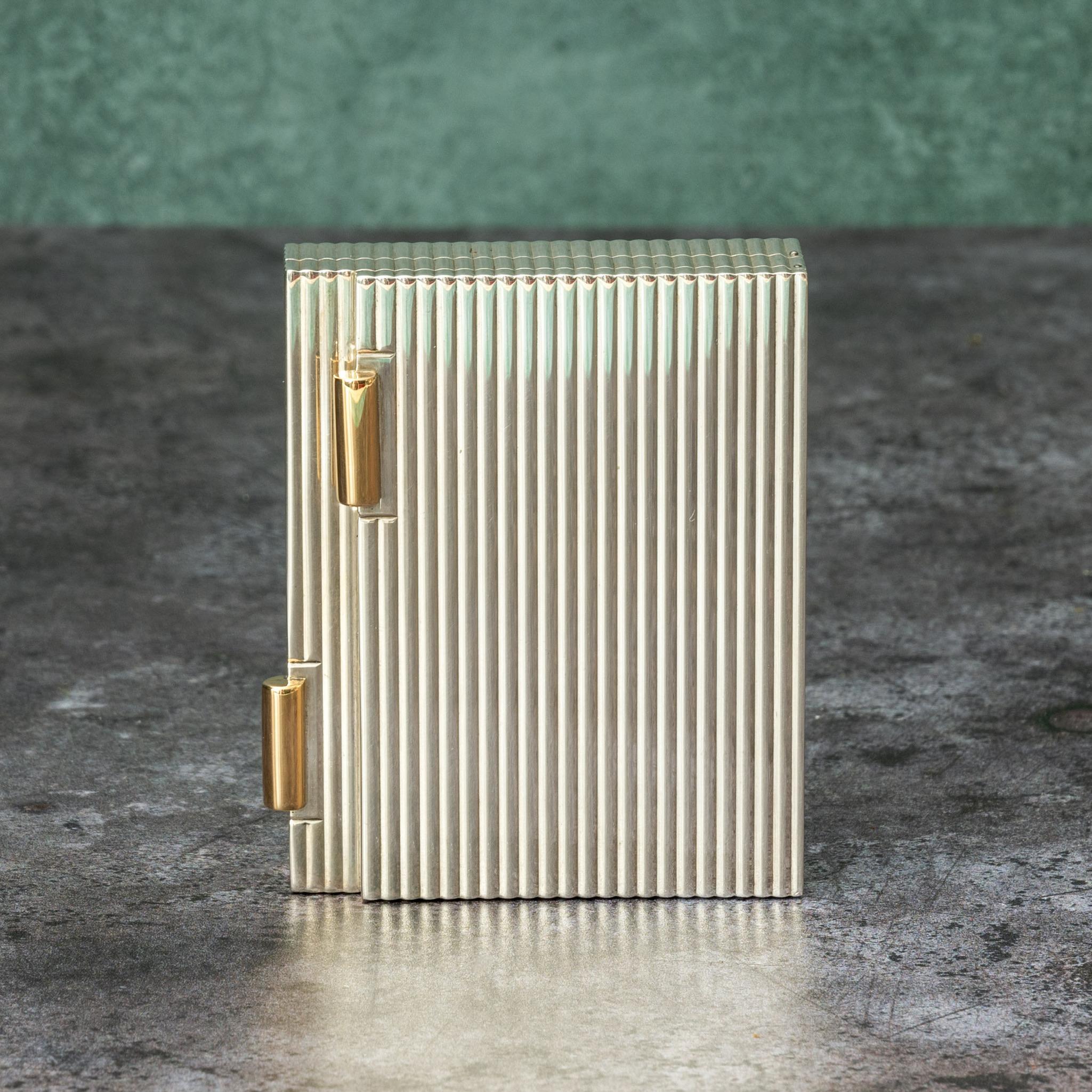 Francese Portasigarette e portacipria in argento di Cartier, circa 1950 in vendita