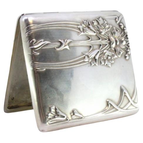 Silver cigarette case with Art Nouveau floral reliefs and hinged lid