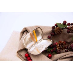 Silver cigarette case with Art Nouveau reliefs depicting birds on flowers