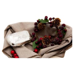 Silver cigarette case with Art Nouveau reliefs depicting birds on flowers