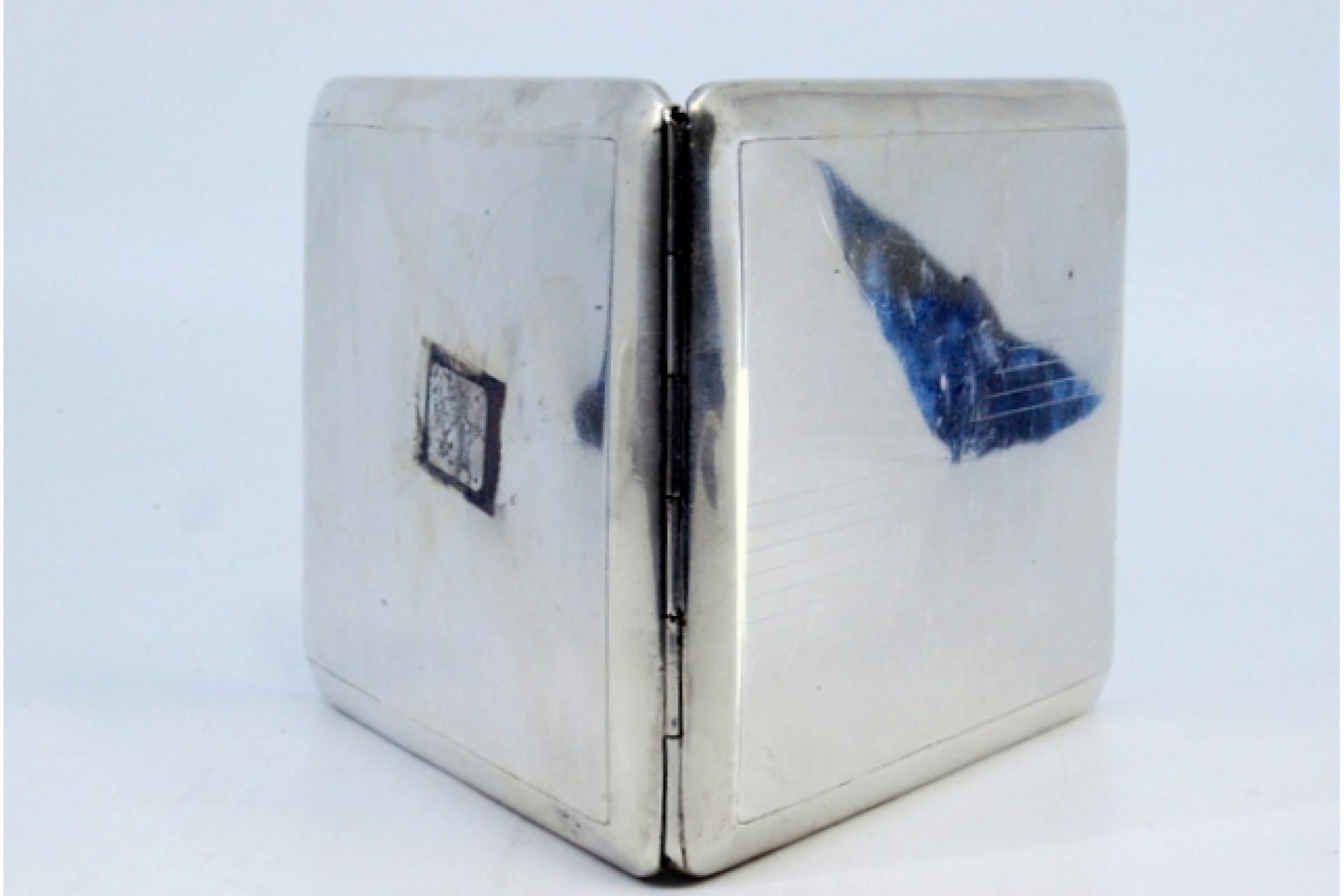 19th Century Silver cigarette case with asymmetrical engraving, gold interior and hinged lid For Sale