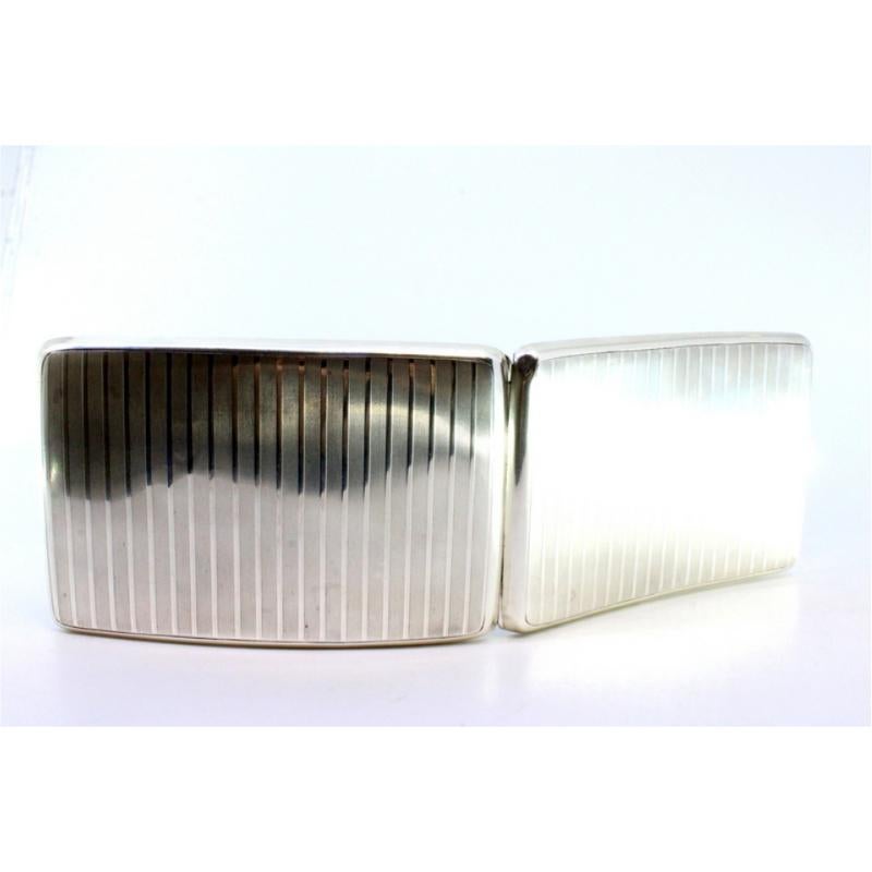 European Silver cigarette case with curved guilloche bands at the top For Sale