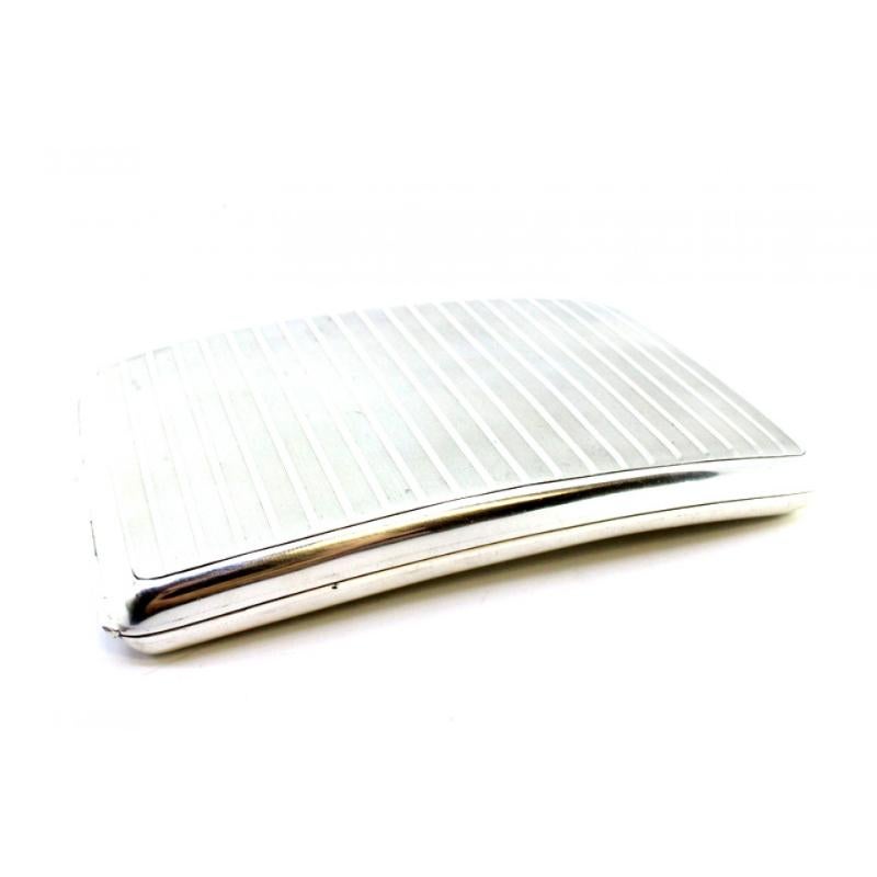 Silver cigarette case with curved guilloche bands at the top For Sale 2